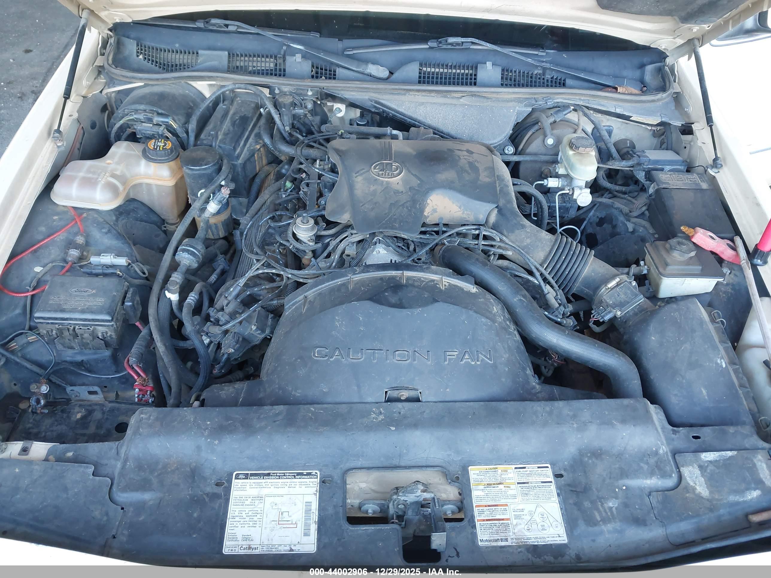 FORD CROWN image 10