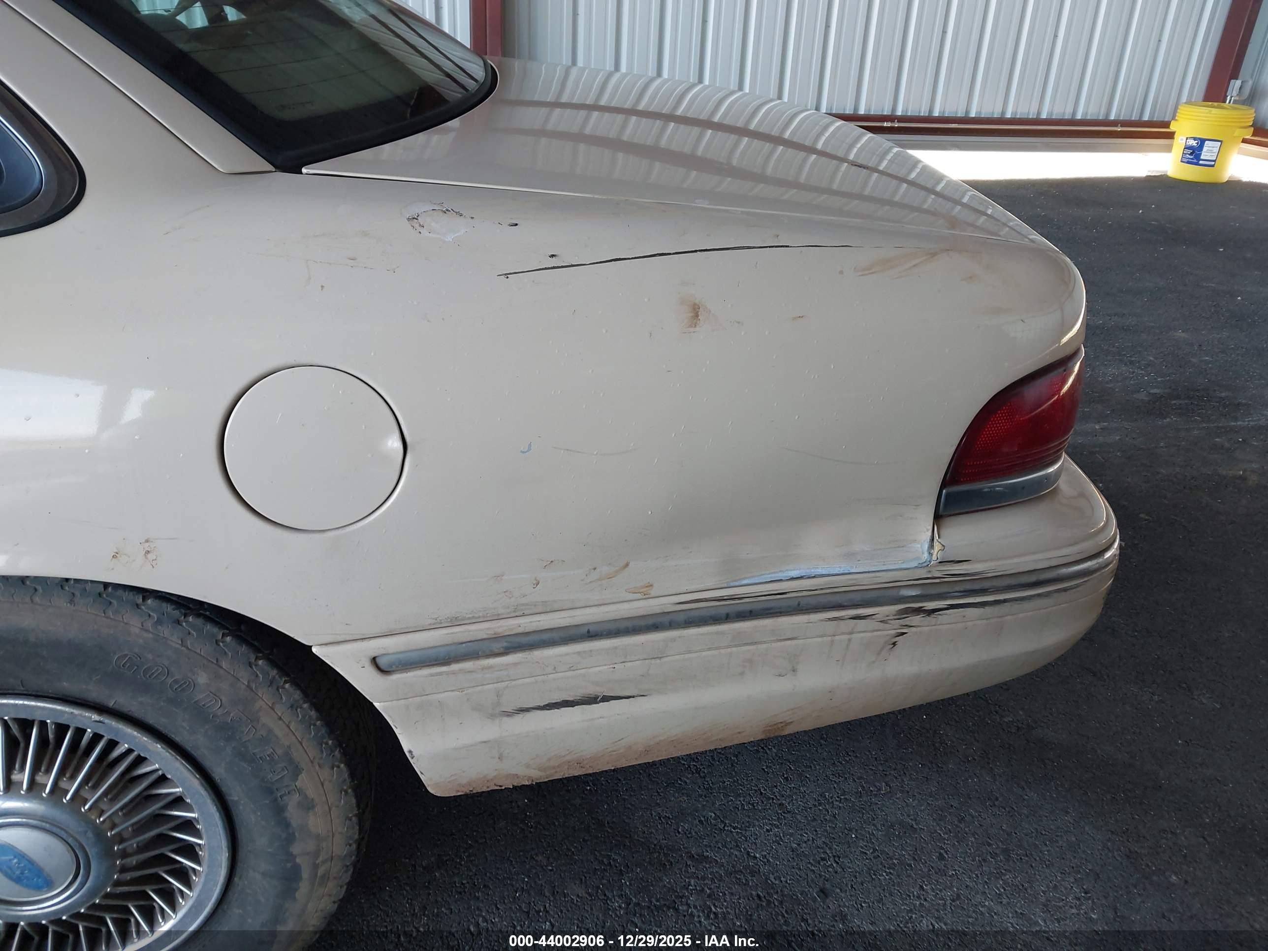 FORD CROWN image 6