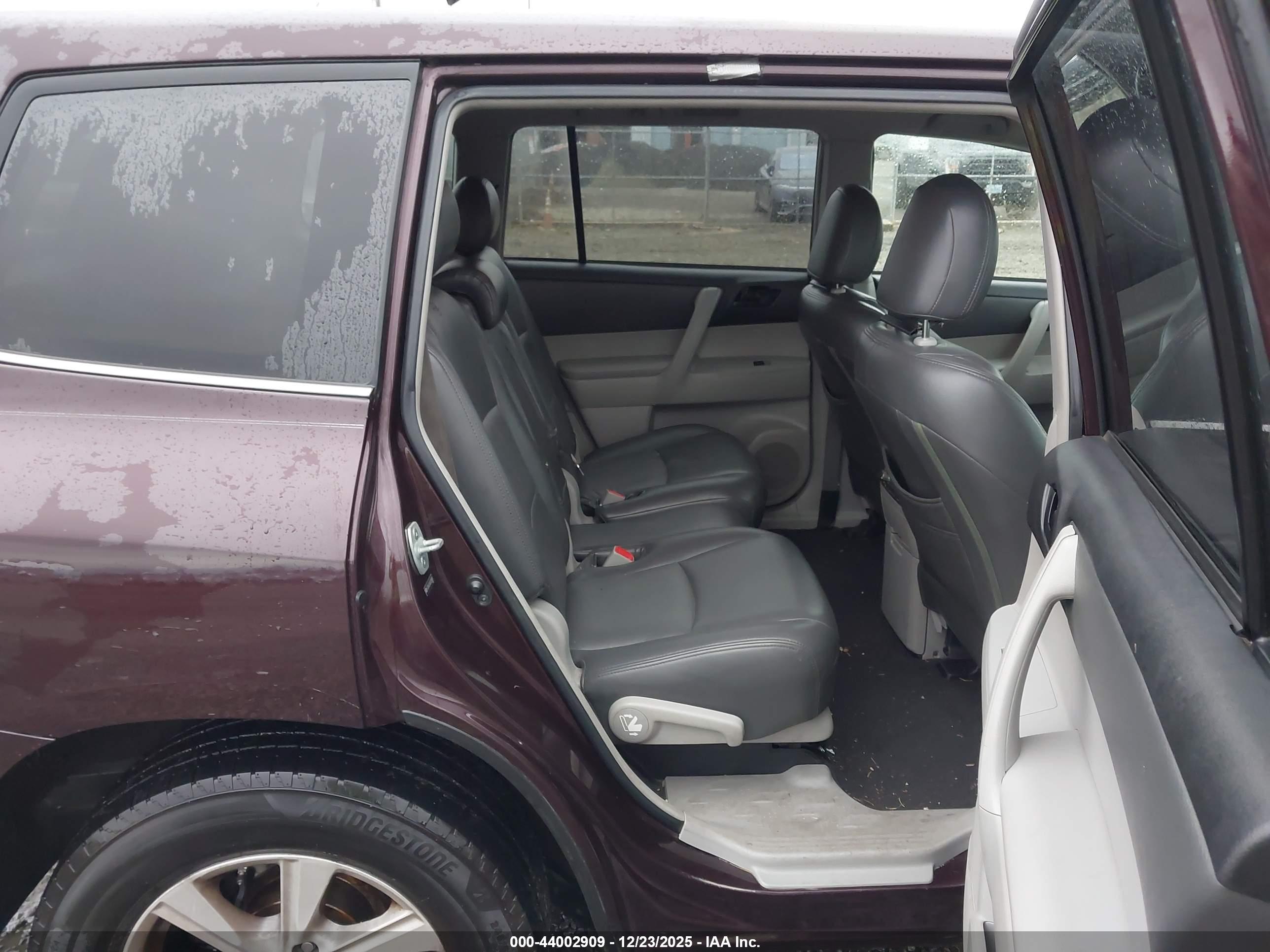 TOYOTA HIGHLANDER image 8