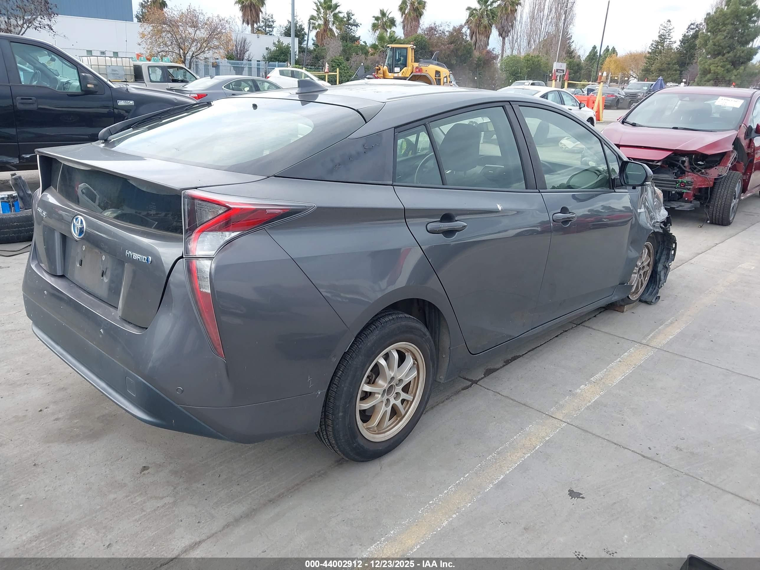 TOYOTA PRIUS image 4