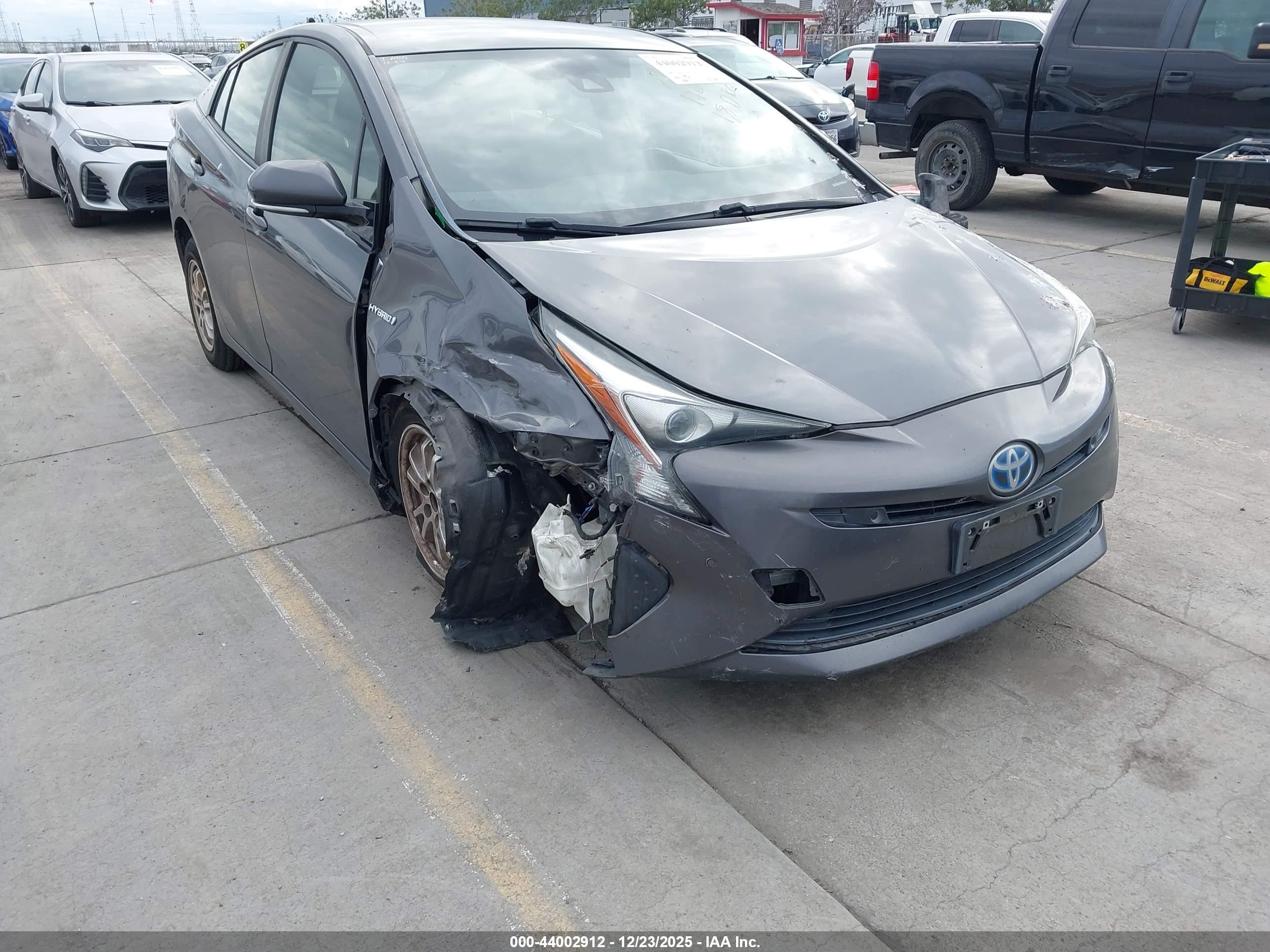 TOYOTA PRIUS image 6