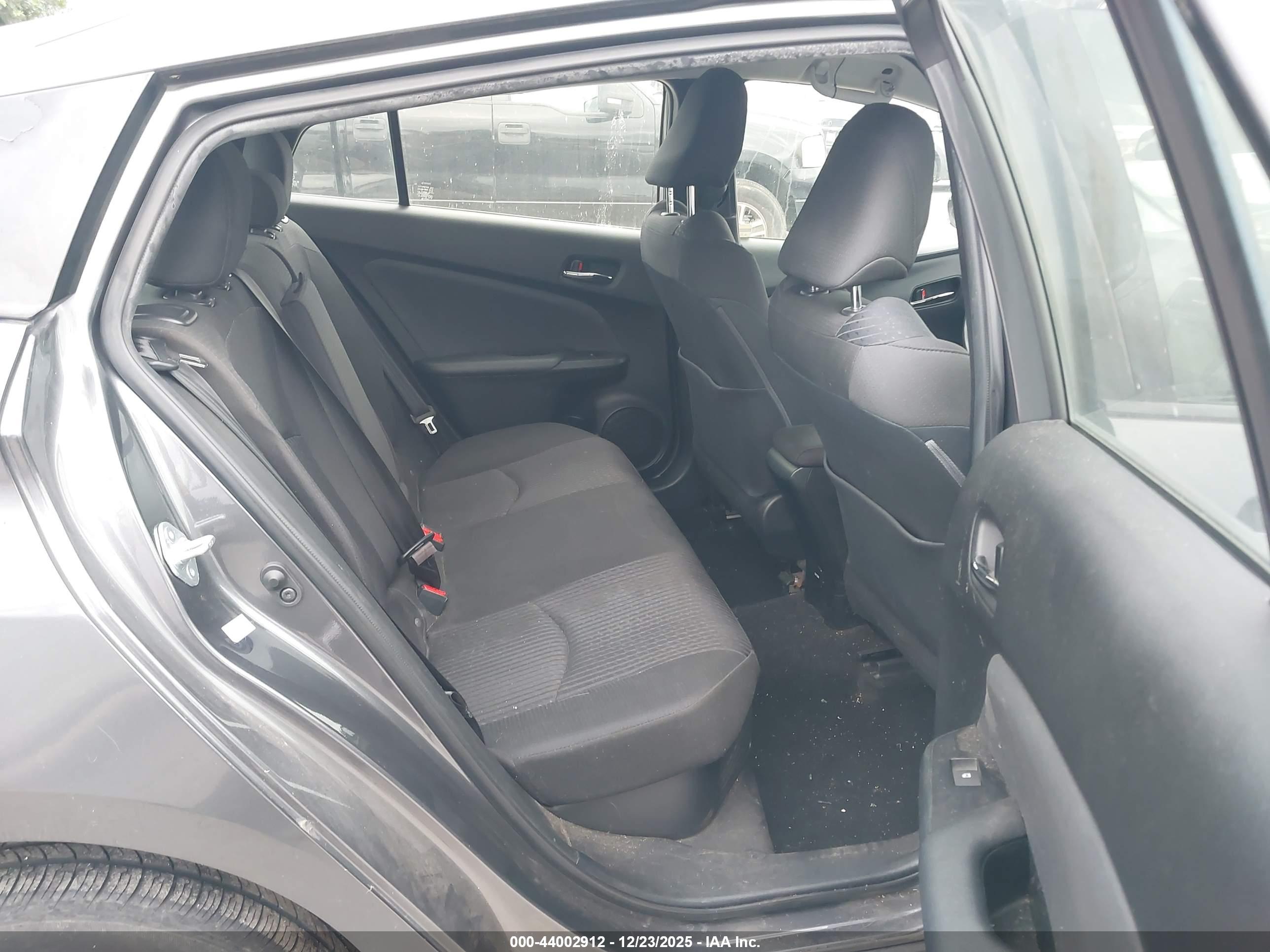 TOYOTA PRIUS image 8