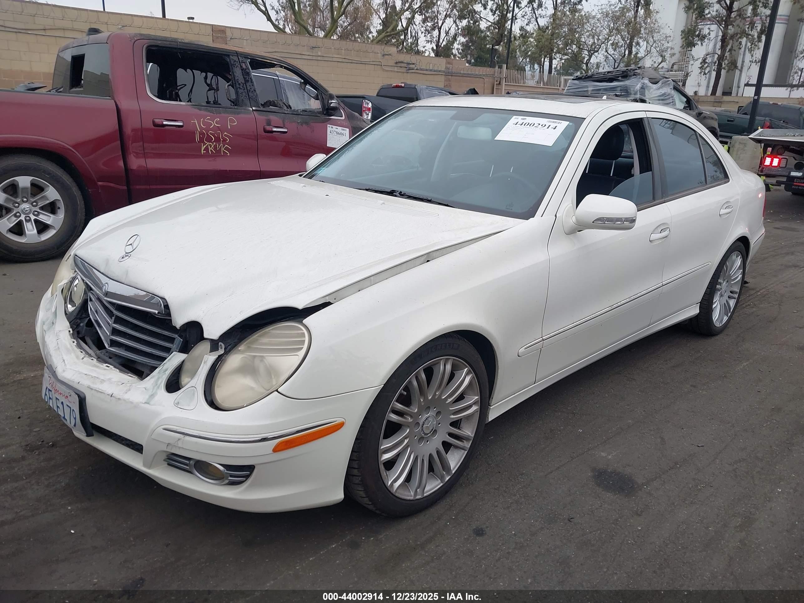 MERCEDES-BENZ E image 2