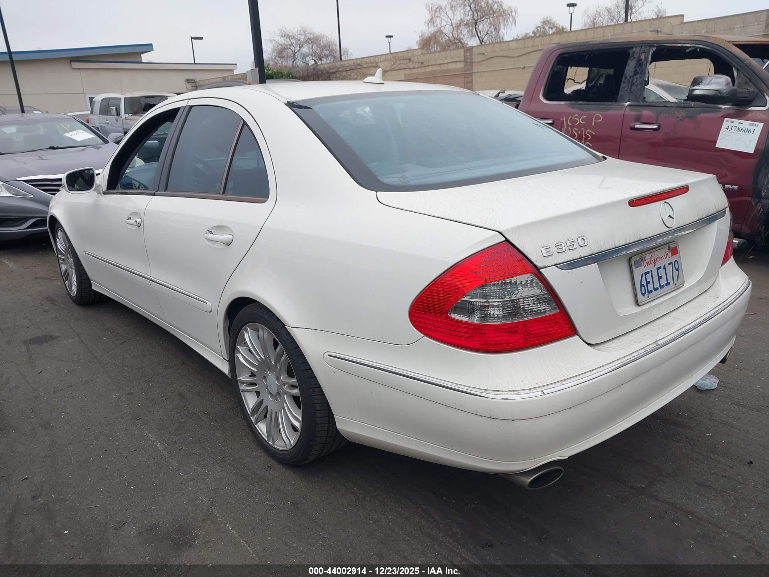 MERCEDES-BENZ E image 3