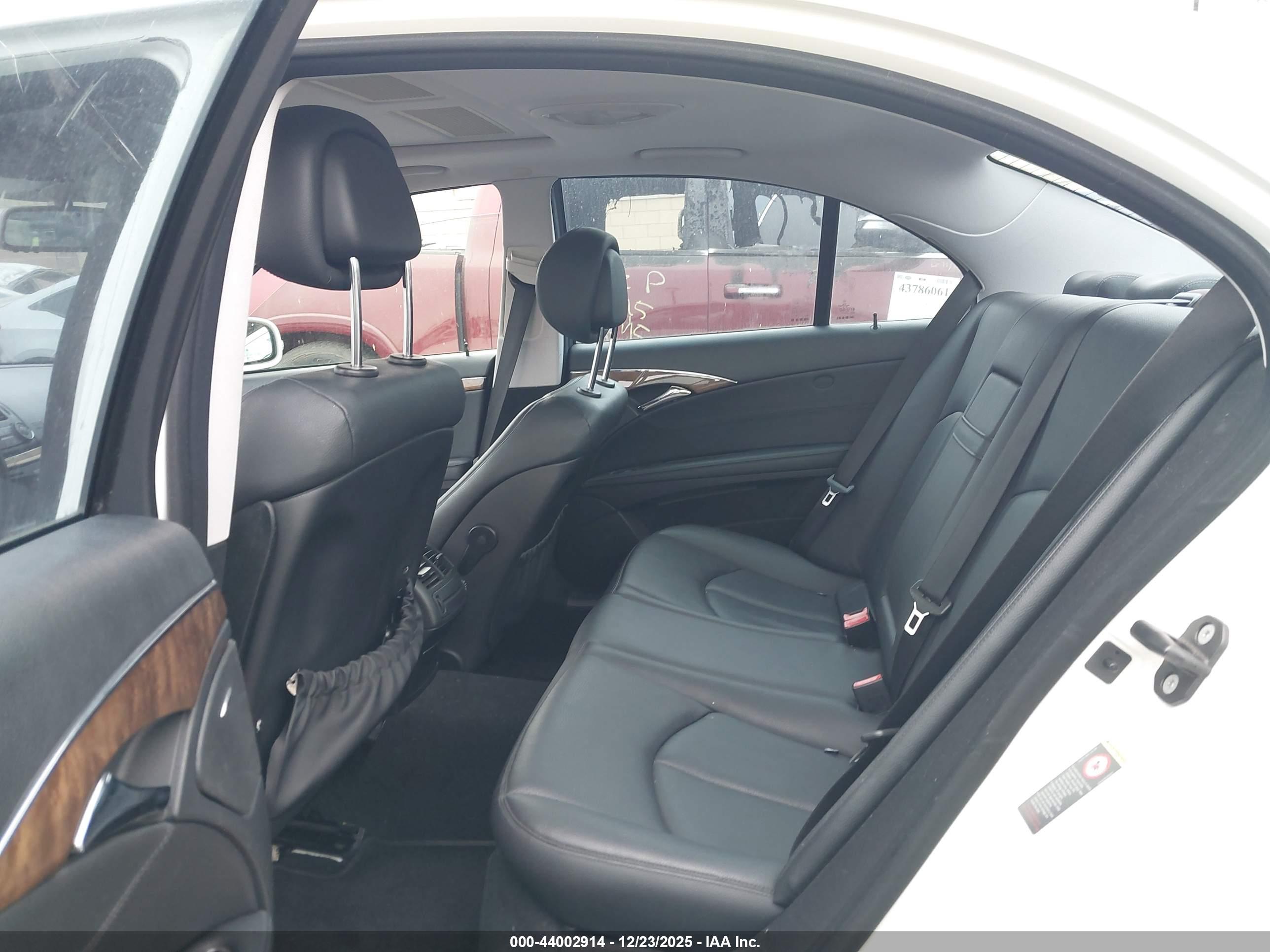 MERCEDES-BENZ E image 8