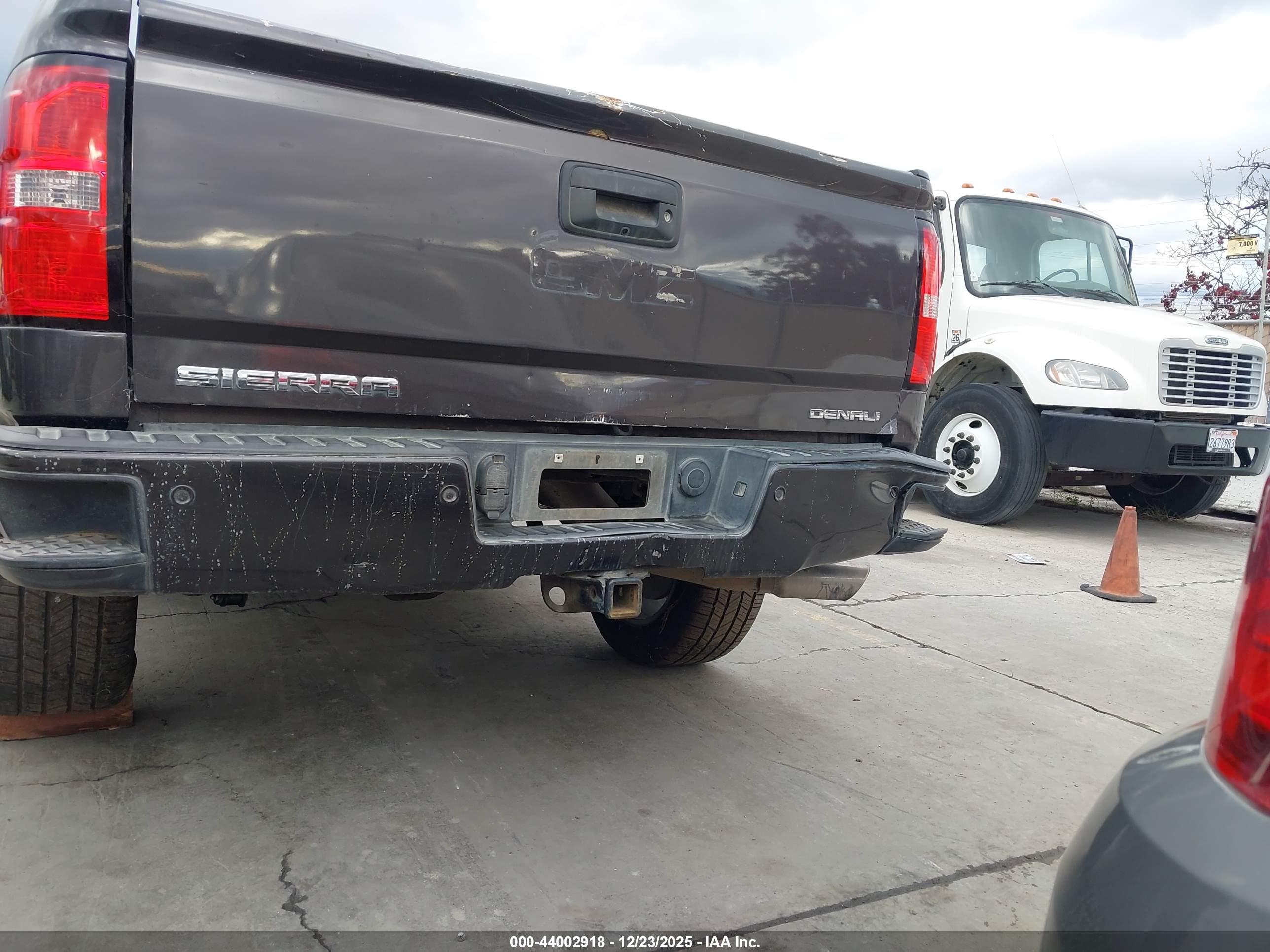 GMC SIERRA image 6