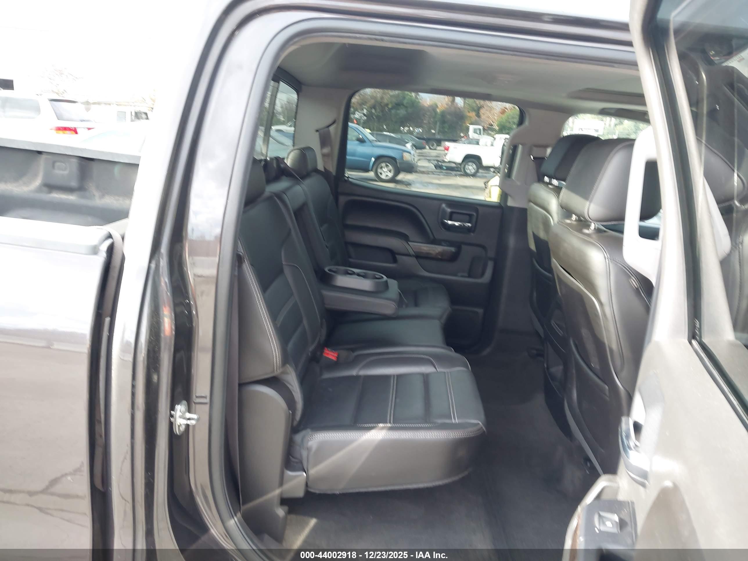 GMC SIERRA image 8