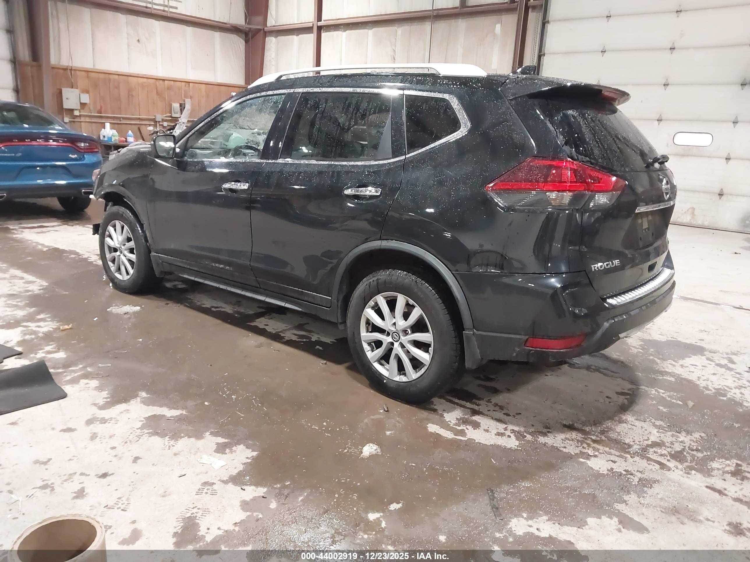 NISSAN ROGUE image 3