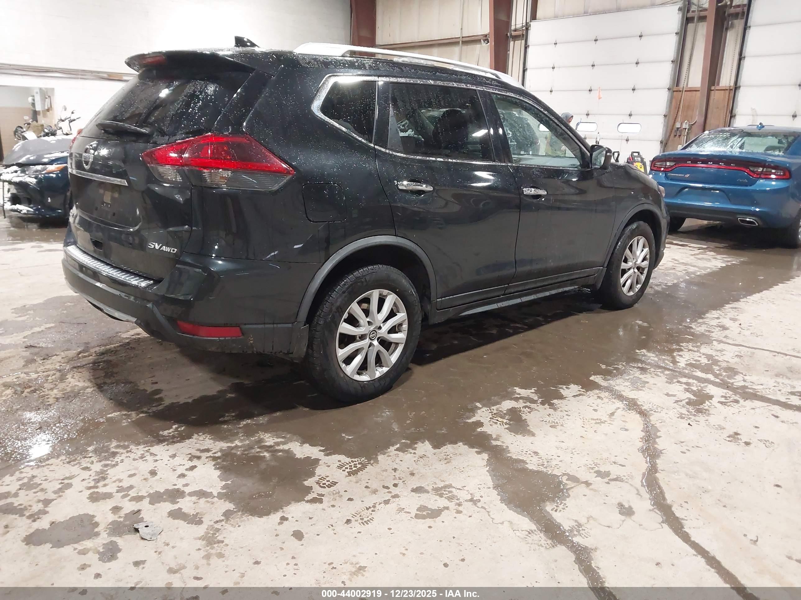 NISSAN ROGUE image 4