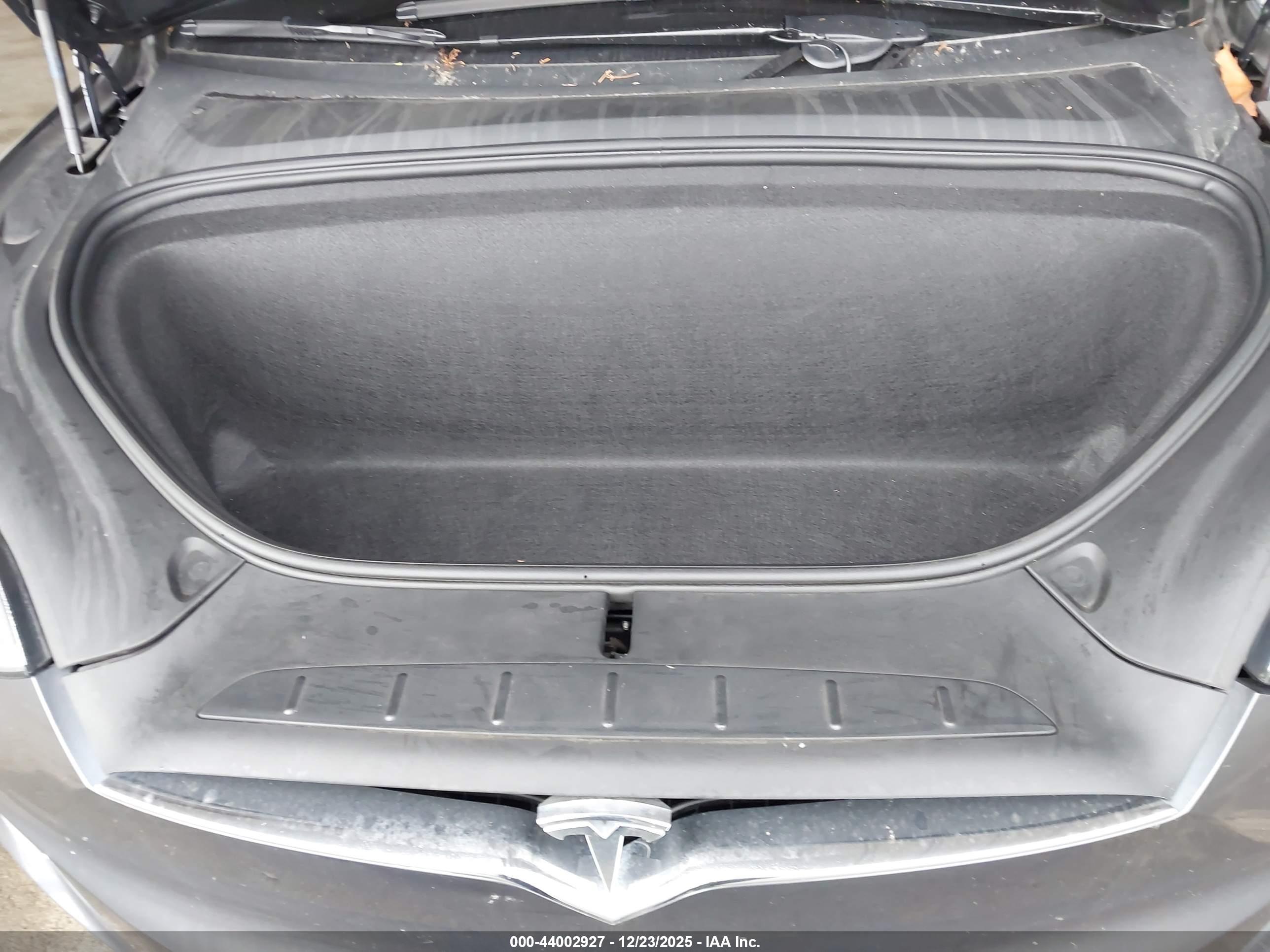 TESLA MODEL image 10