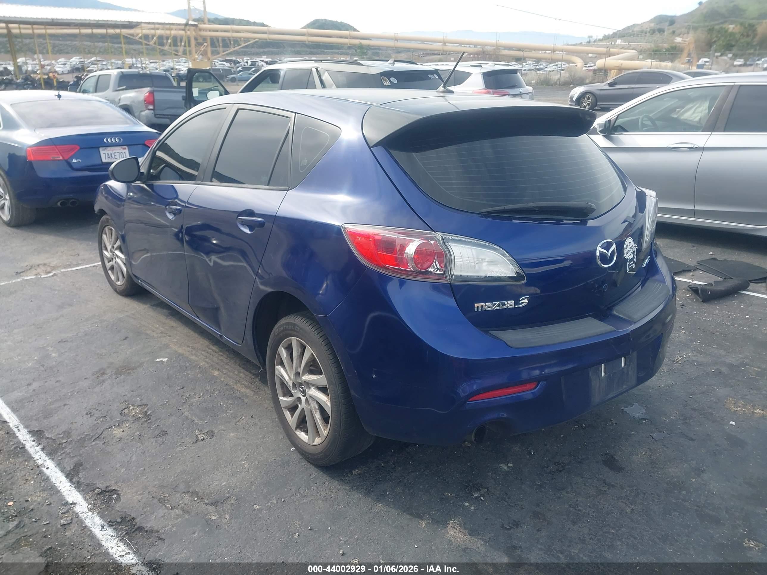 MAZDA MAZDA3 image 3