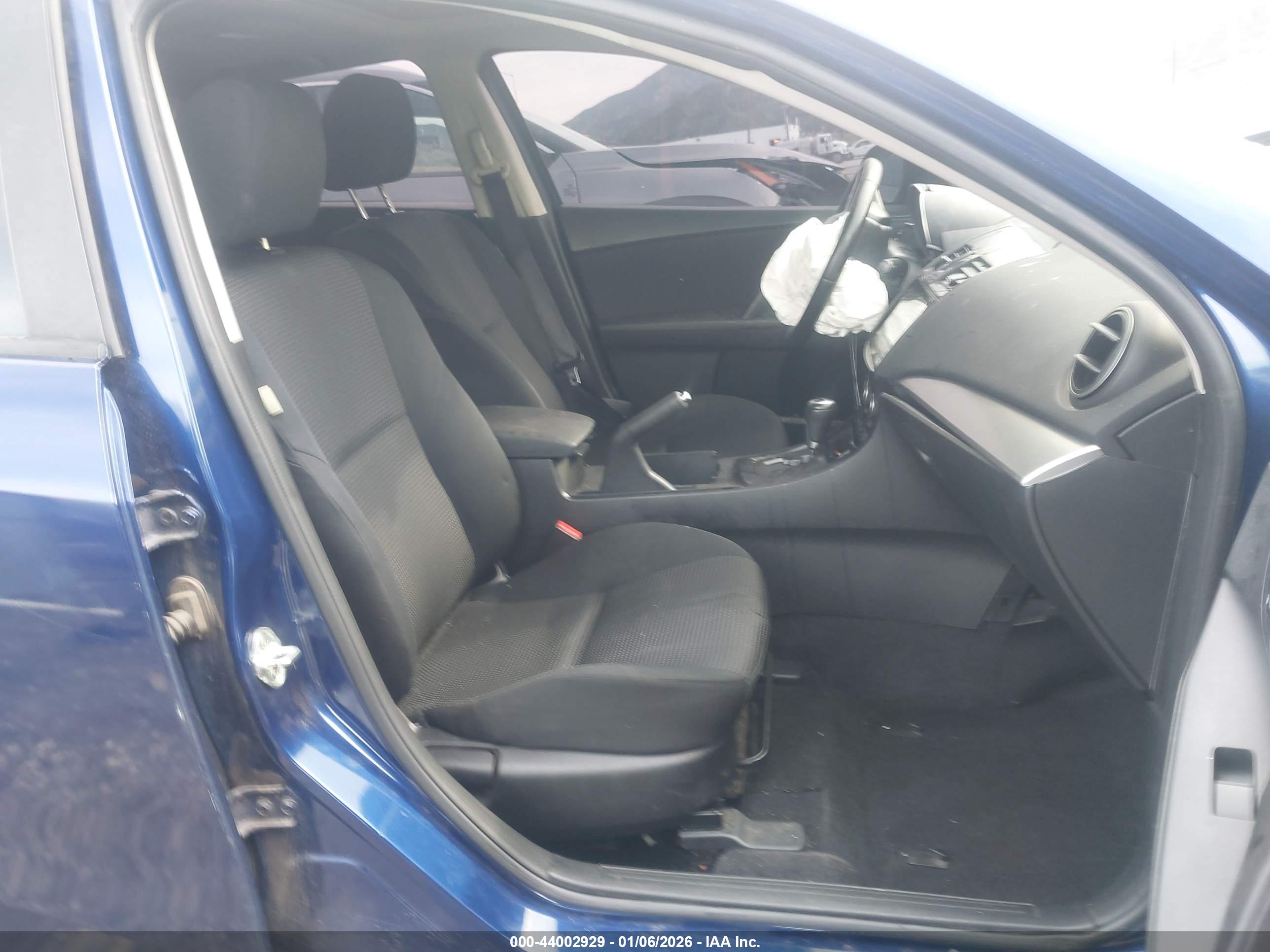 MAZDA MAZDA3 image 5
