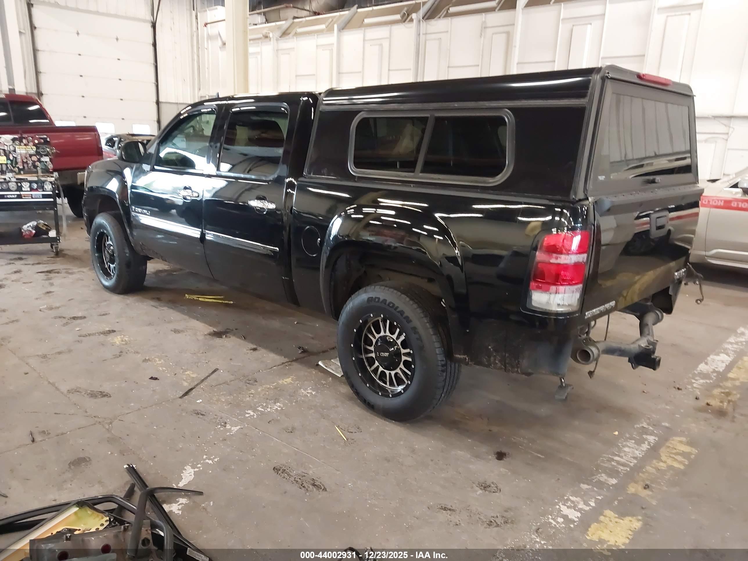 GMC SIERRA image 3