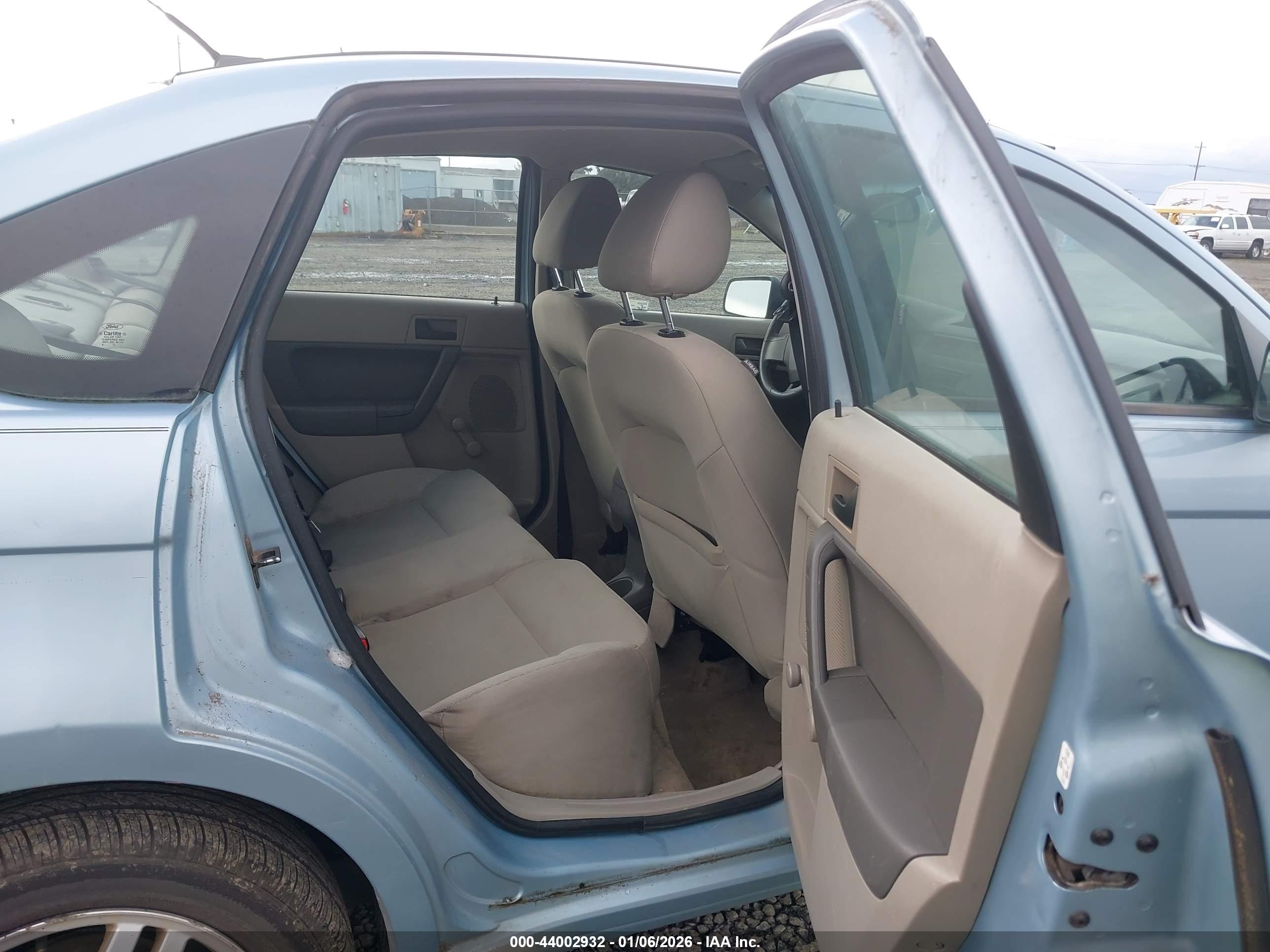 FORD FOCUS image 8