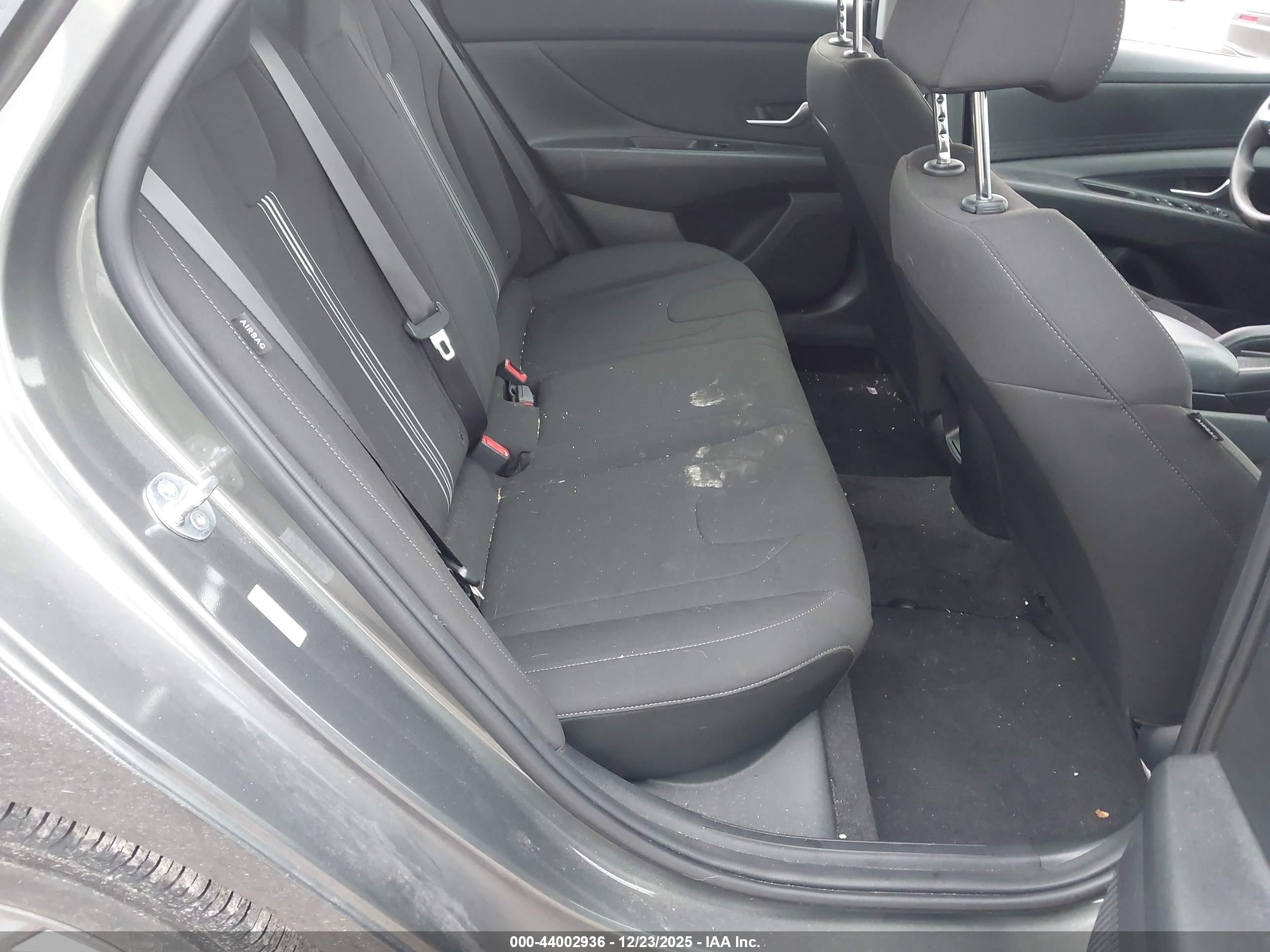 HYUNDAI ELANTRA image 8