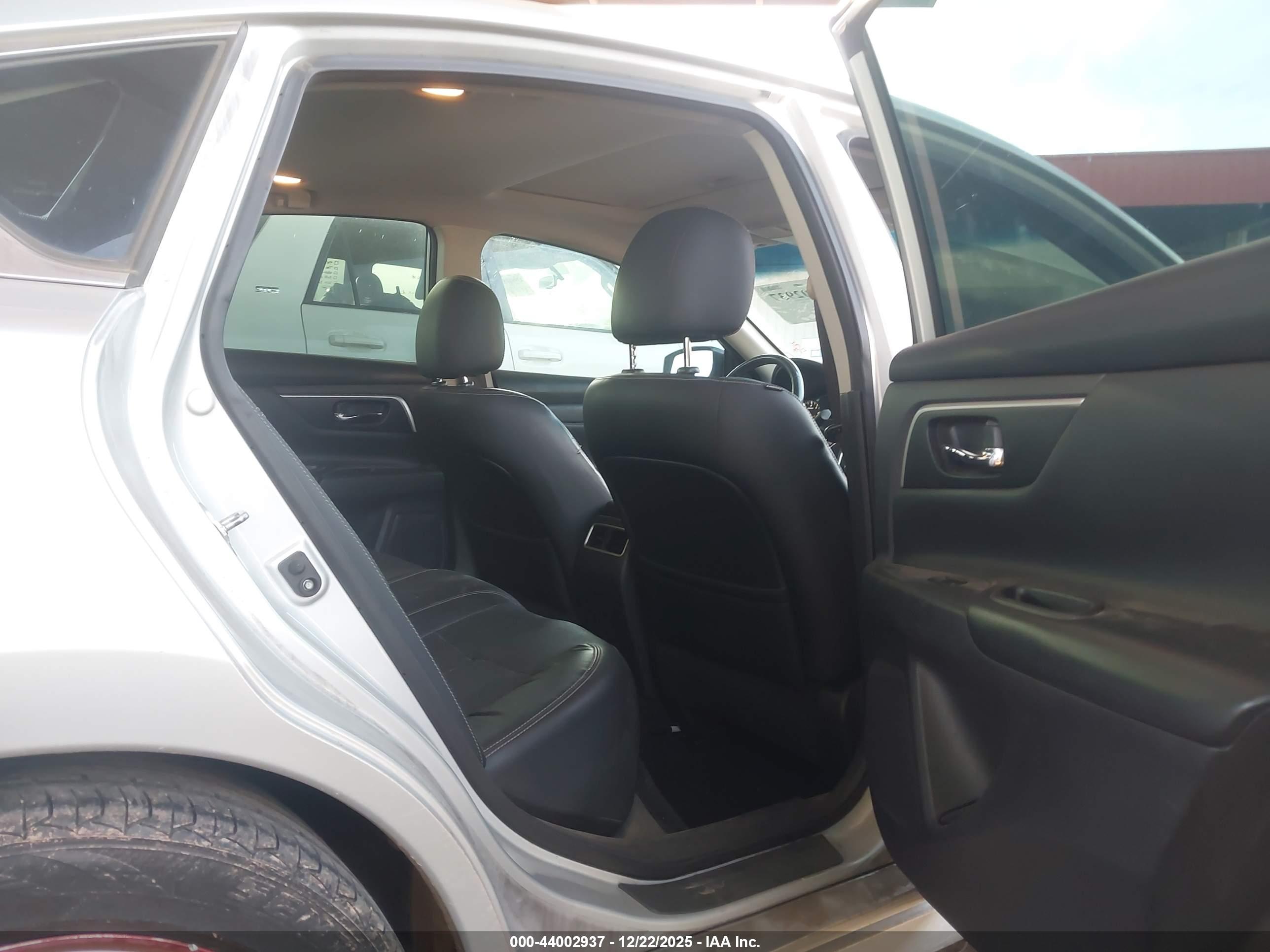 NISSAN ALTIMA image 8