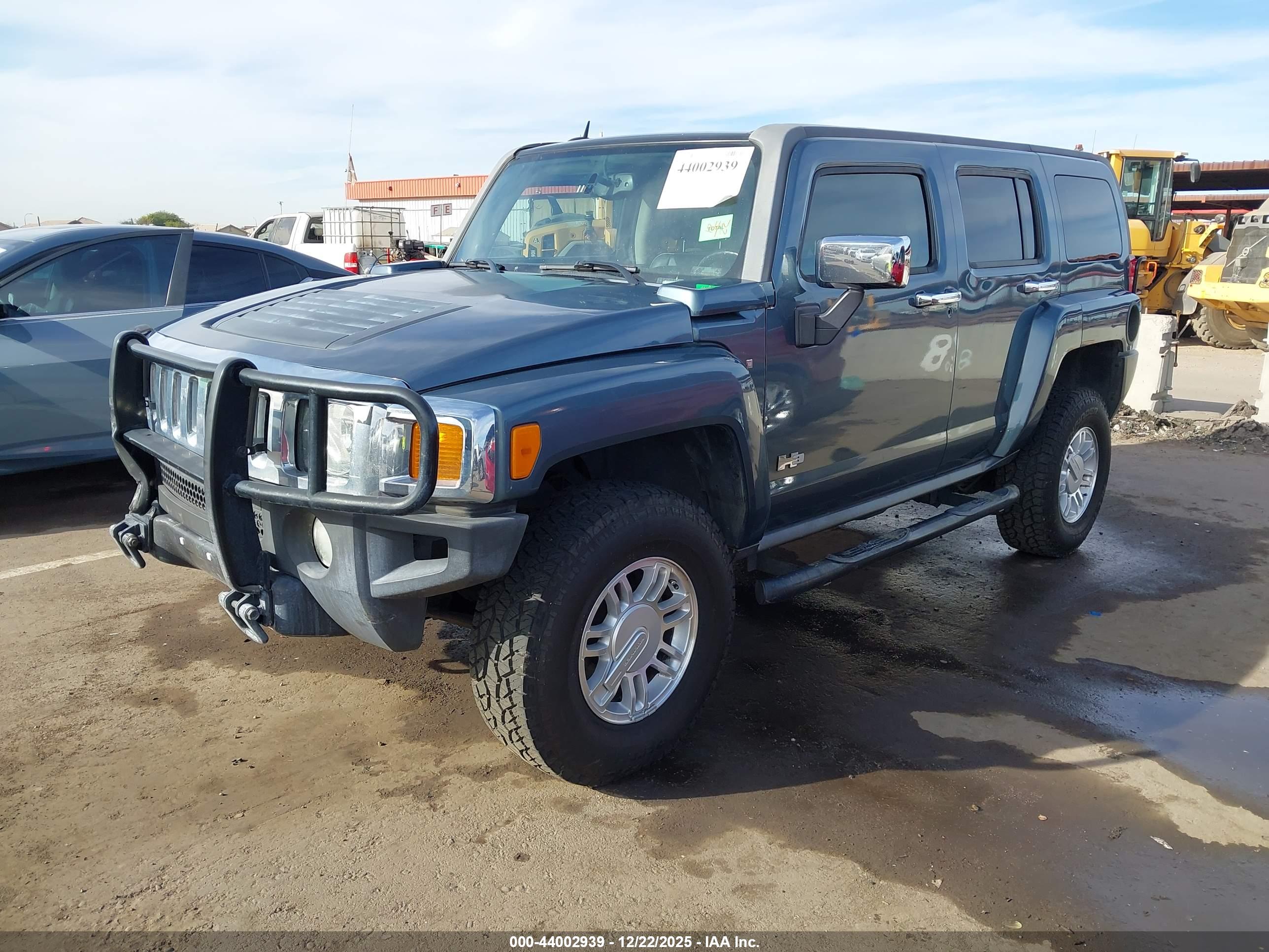 HUMMER H3 image 2