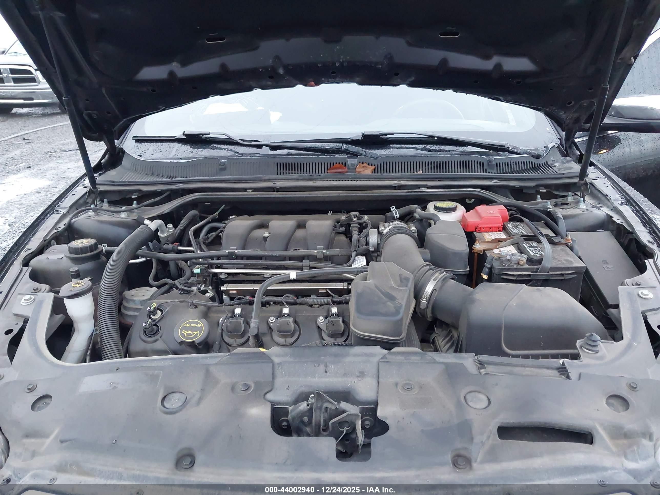 FORD TAURUS image 10