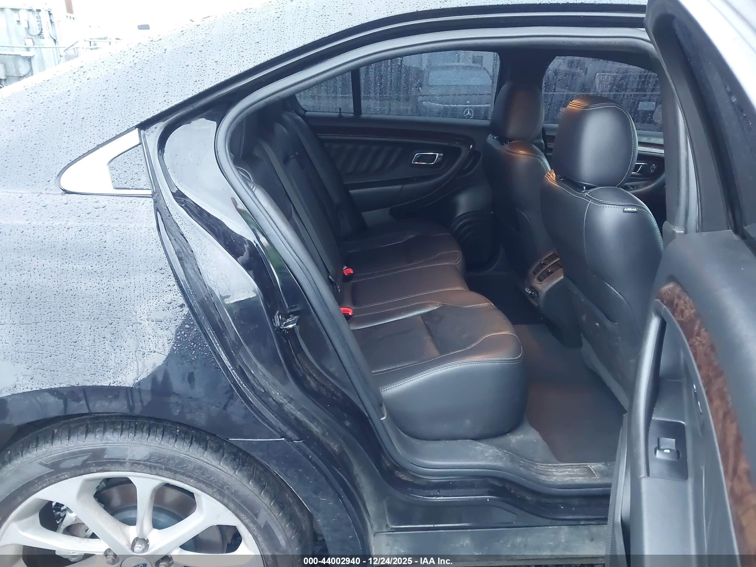 FORD TAURUS image 8