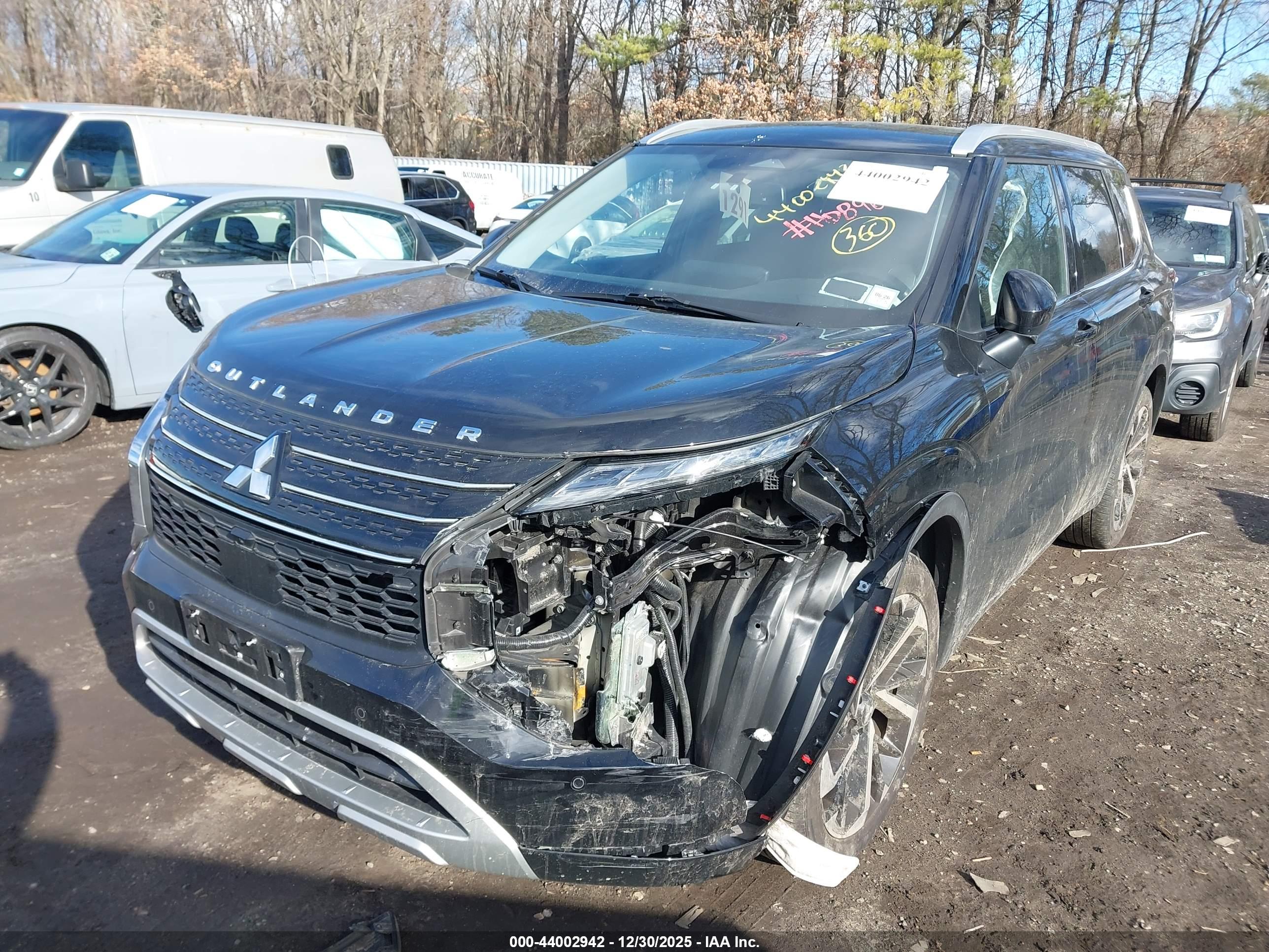 MITSUBISHI OUTLANDER image 2