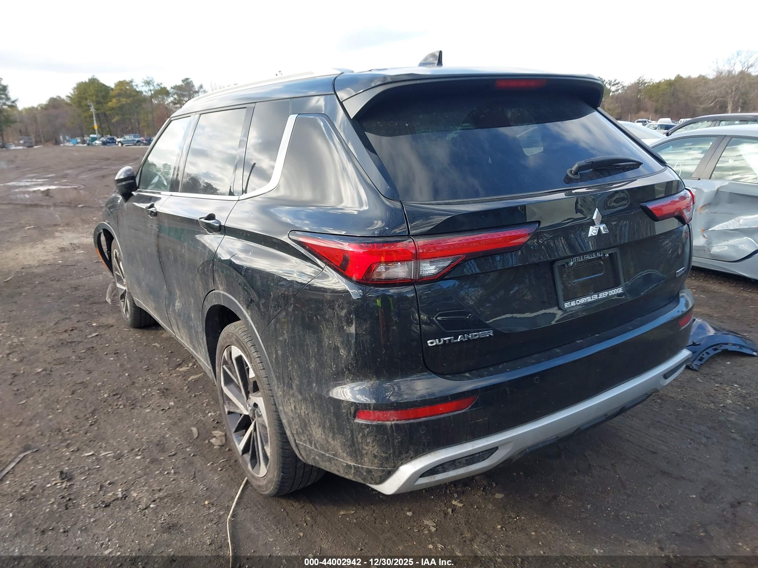 MITSUBISHI OUTLANDER image 3