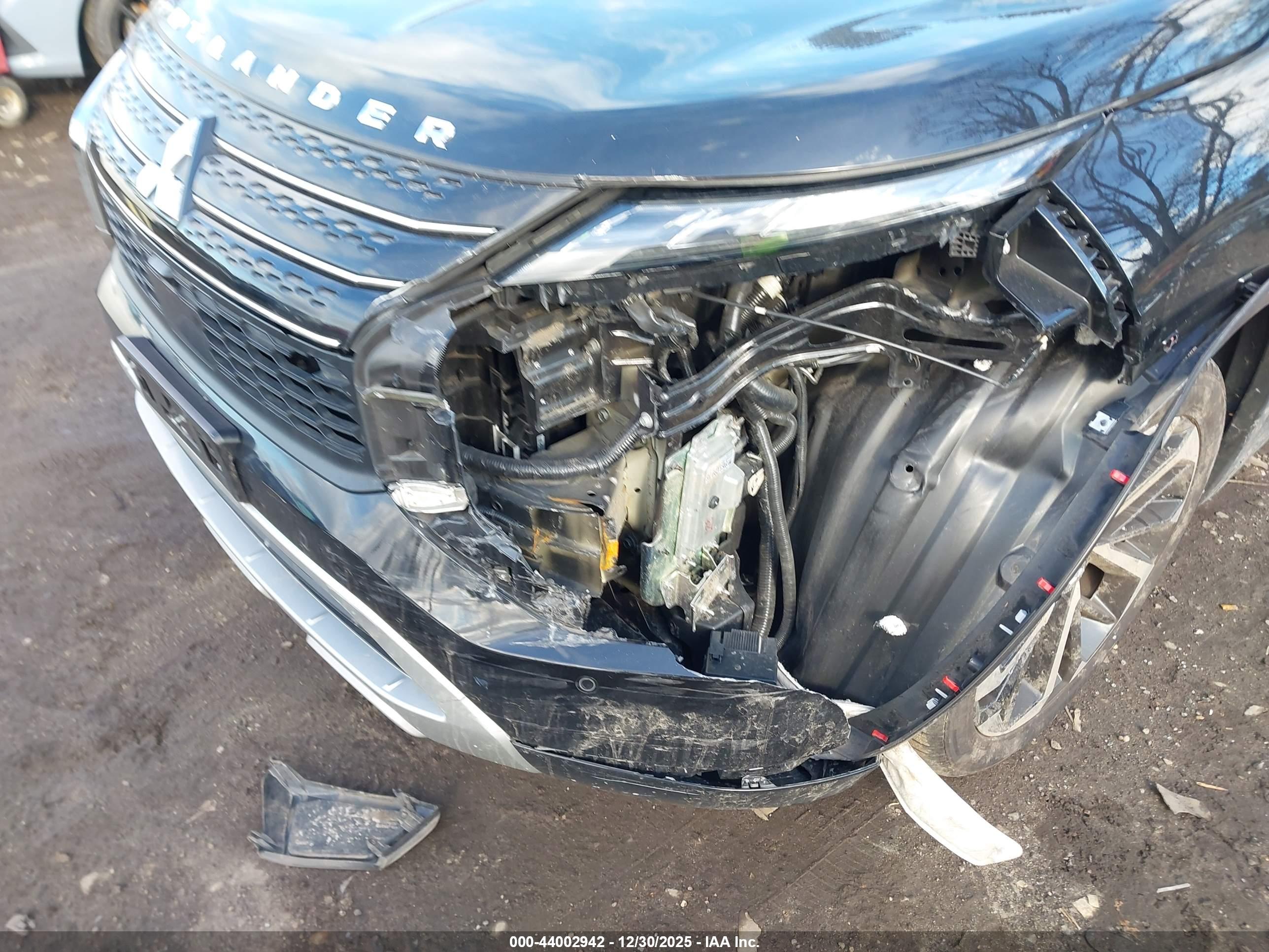 MITSUBISHI OUTLANDER image 6