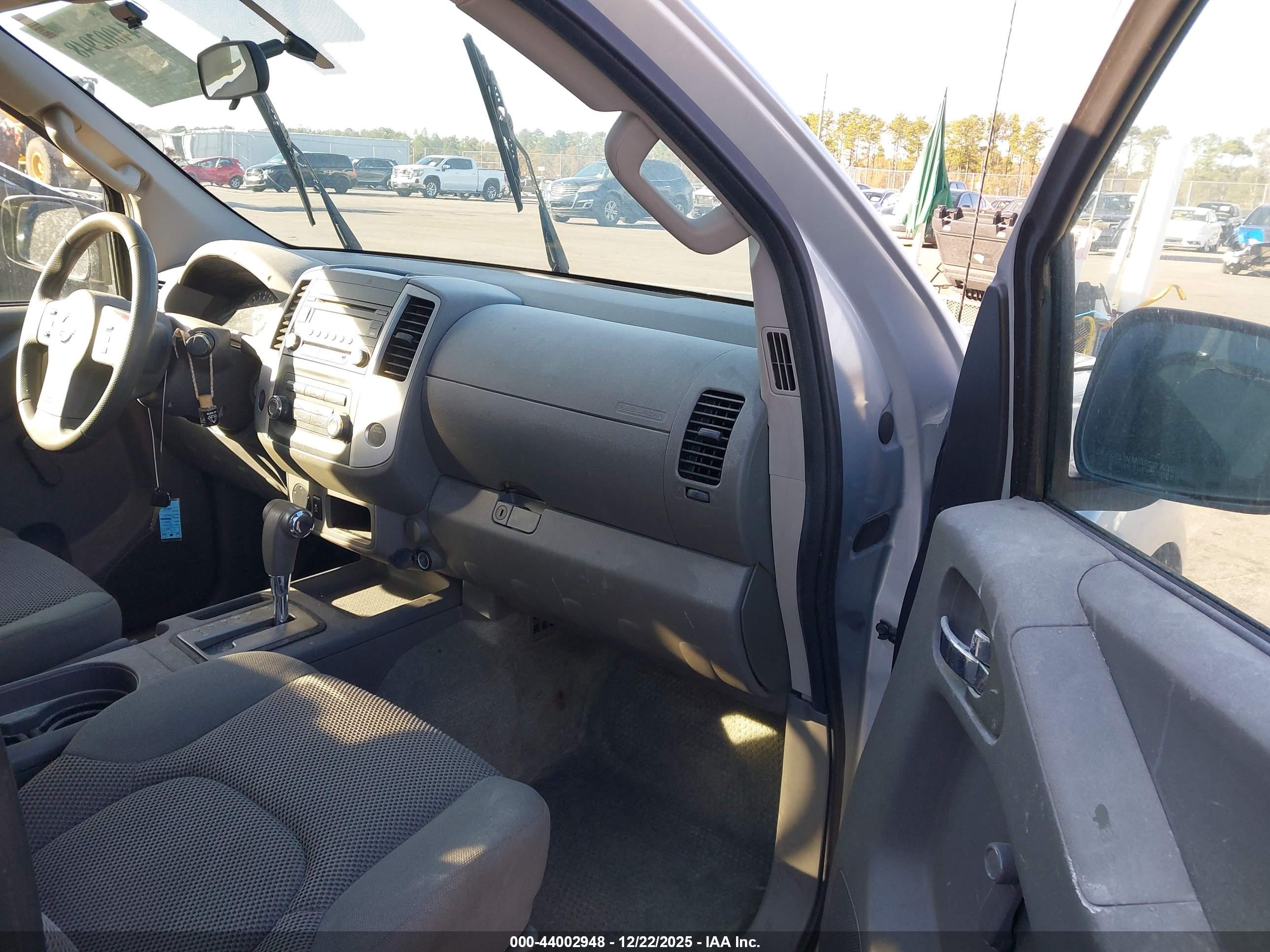 NISSAN FRONTIER image 5
