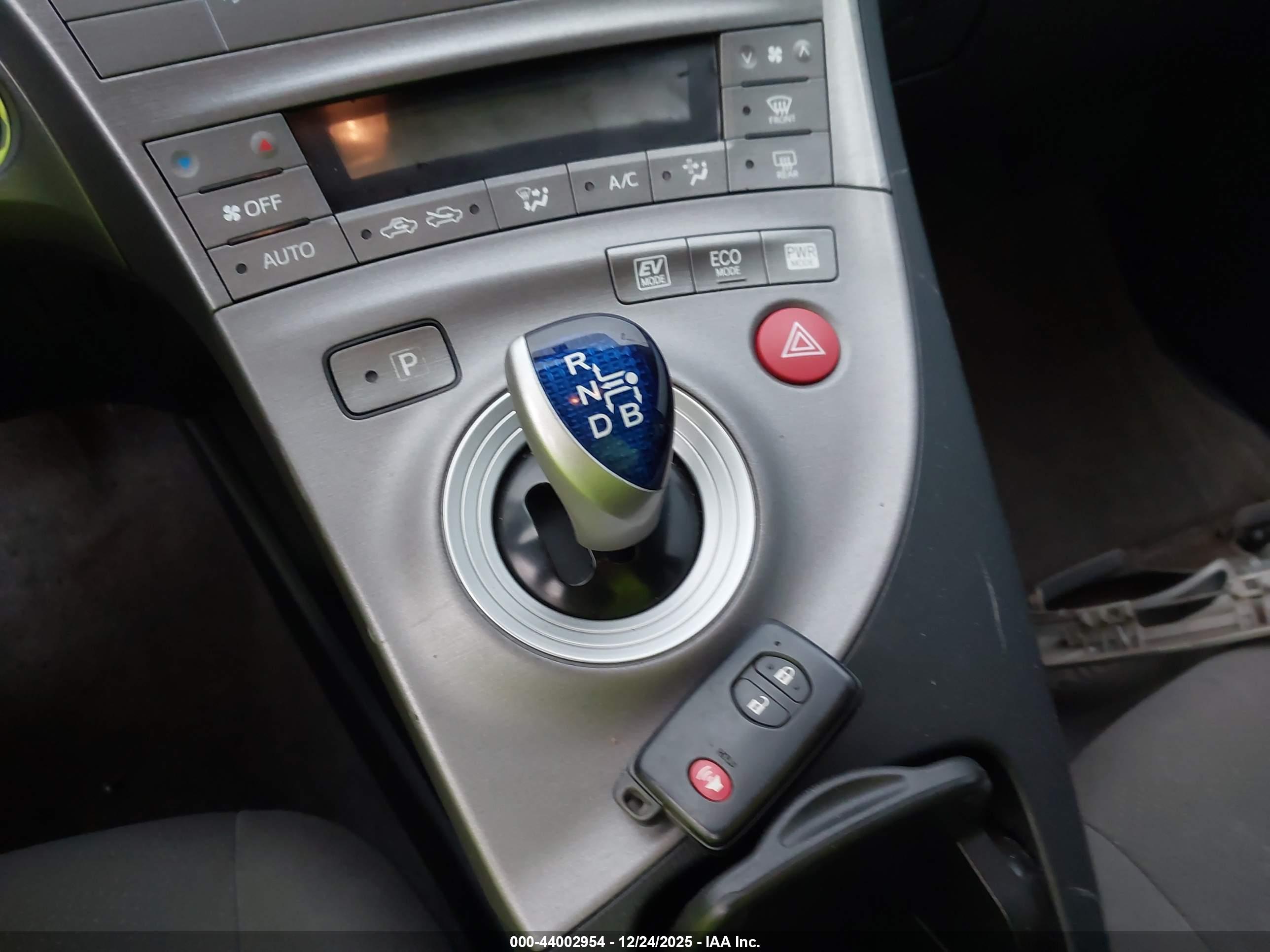 TOYOTA PRIUS image 11
