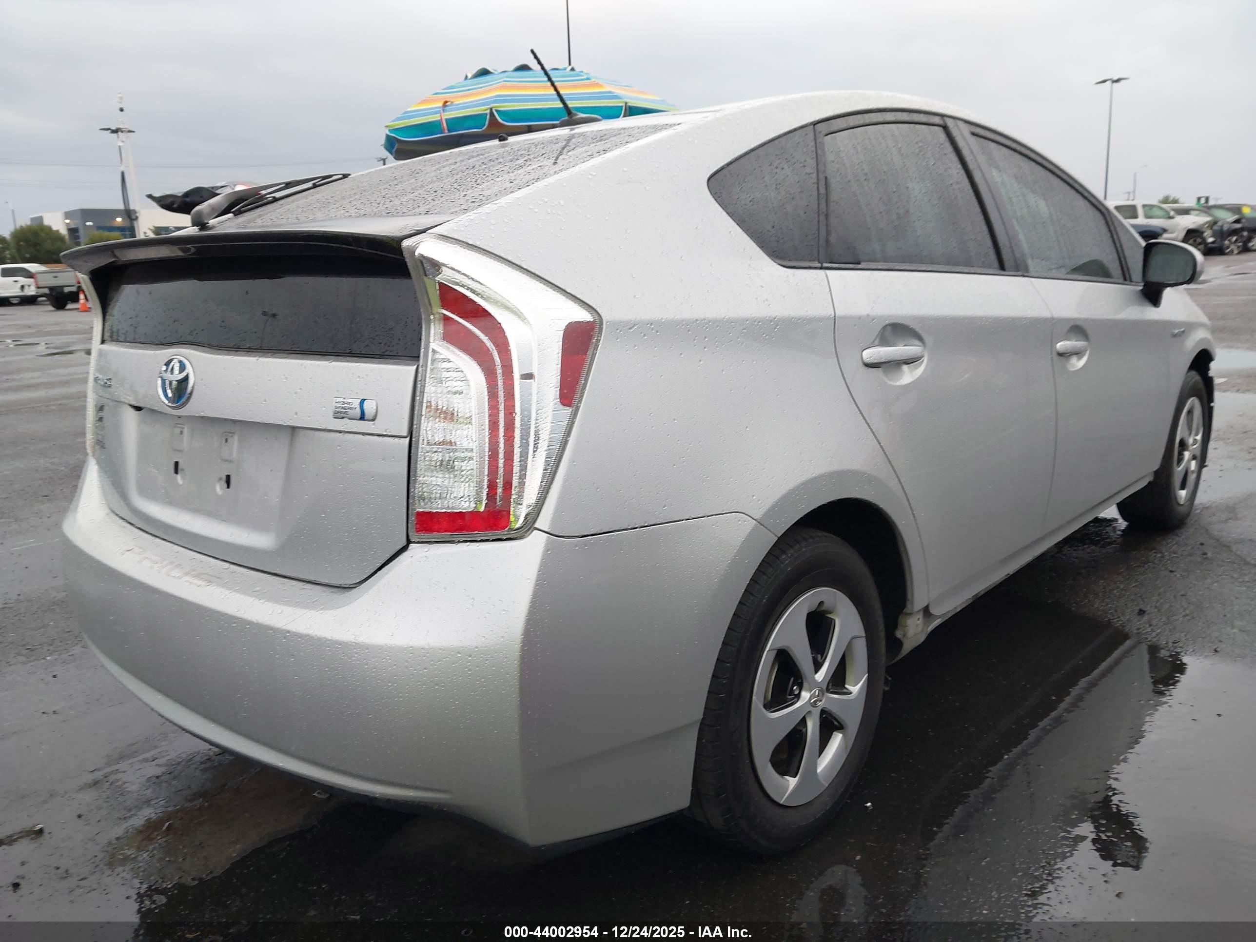 TOYOTA PRIUS image 4
