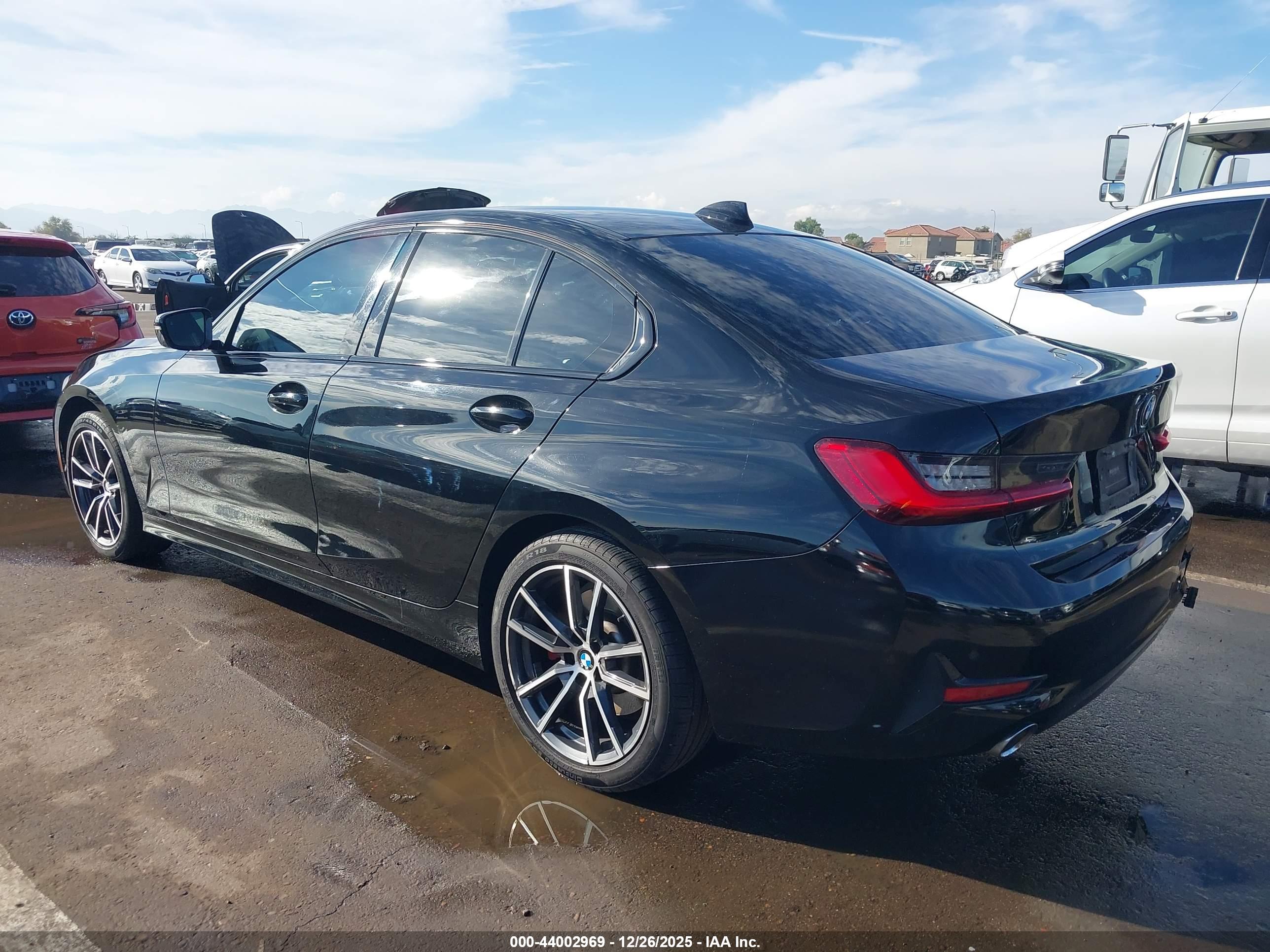 BMW 330I image 3