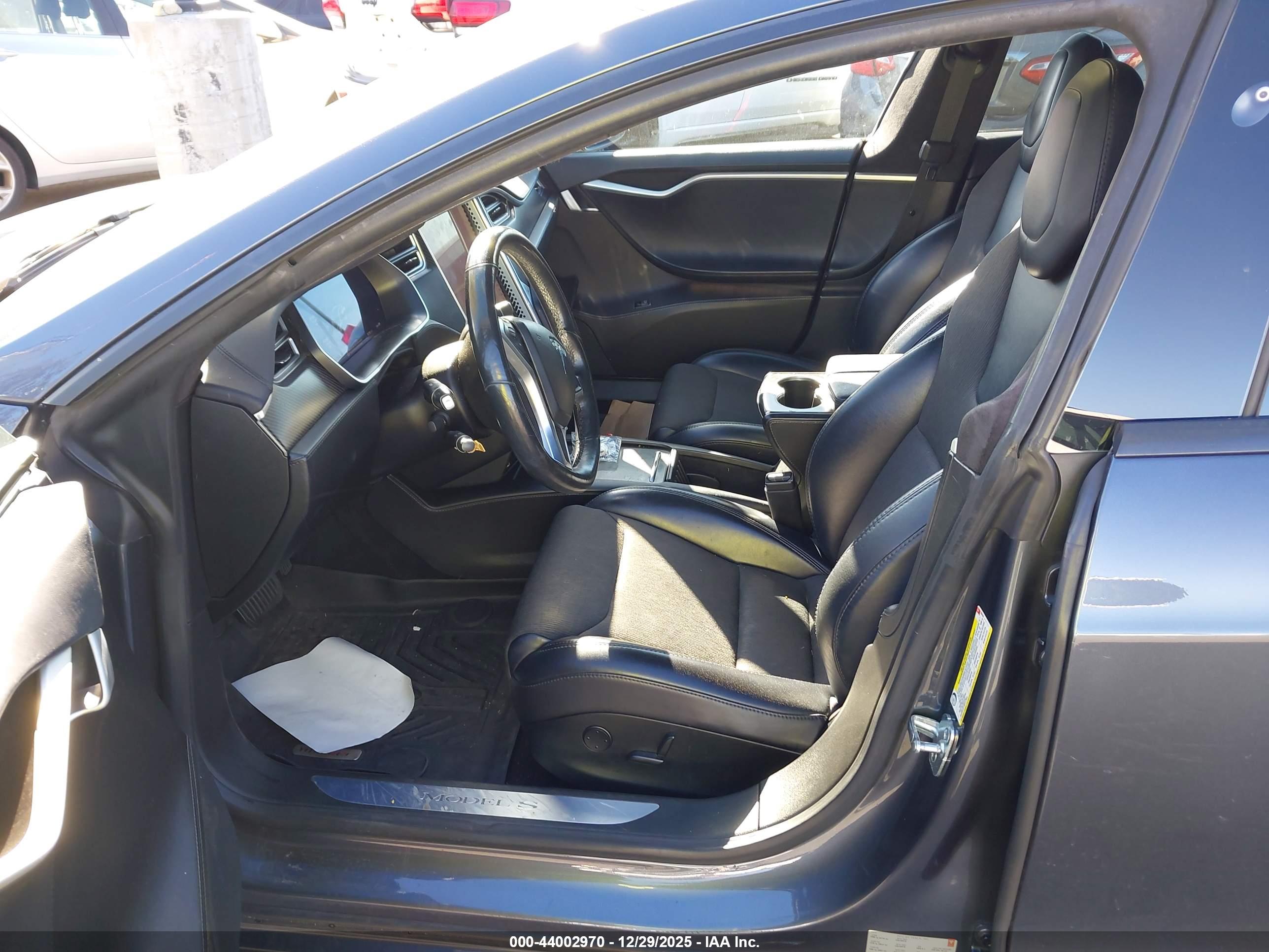 TESLA MODEL image 5