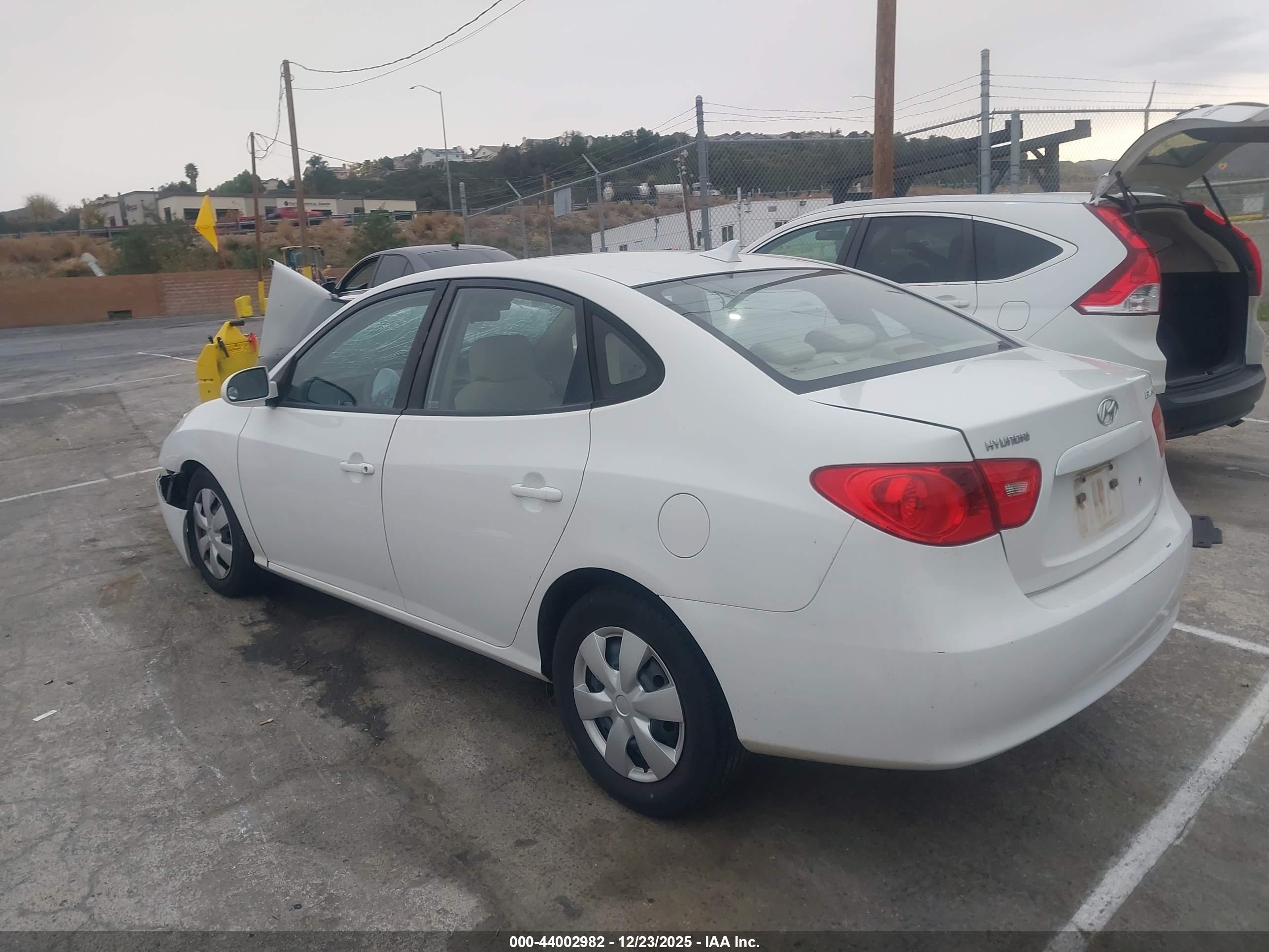 HYUNDAI ELANTRA image 3
