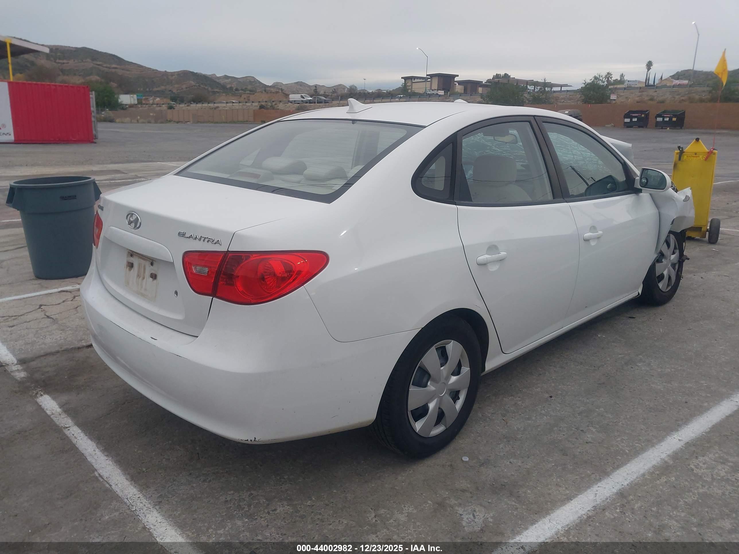 HYUNDAI ELANTRA image 4