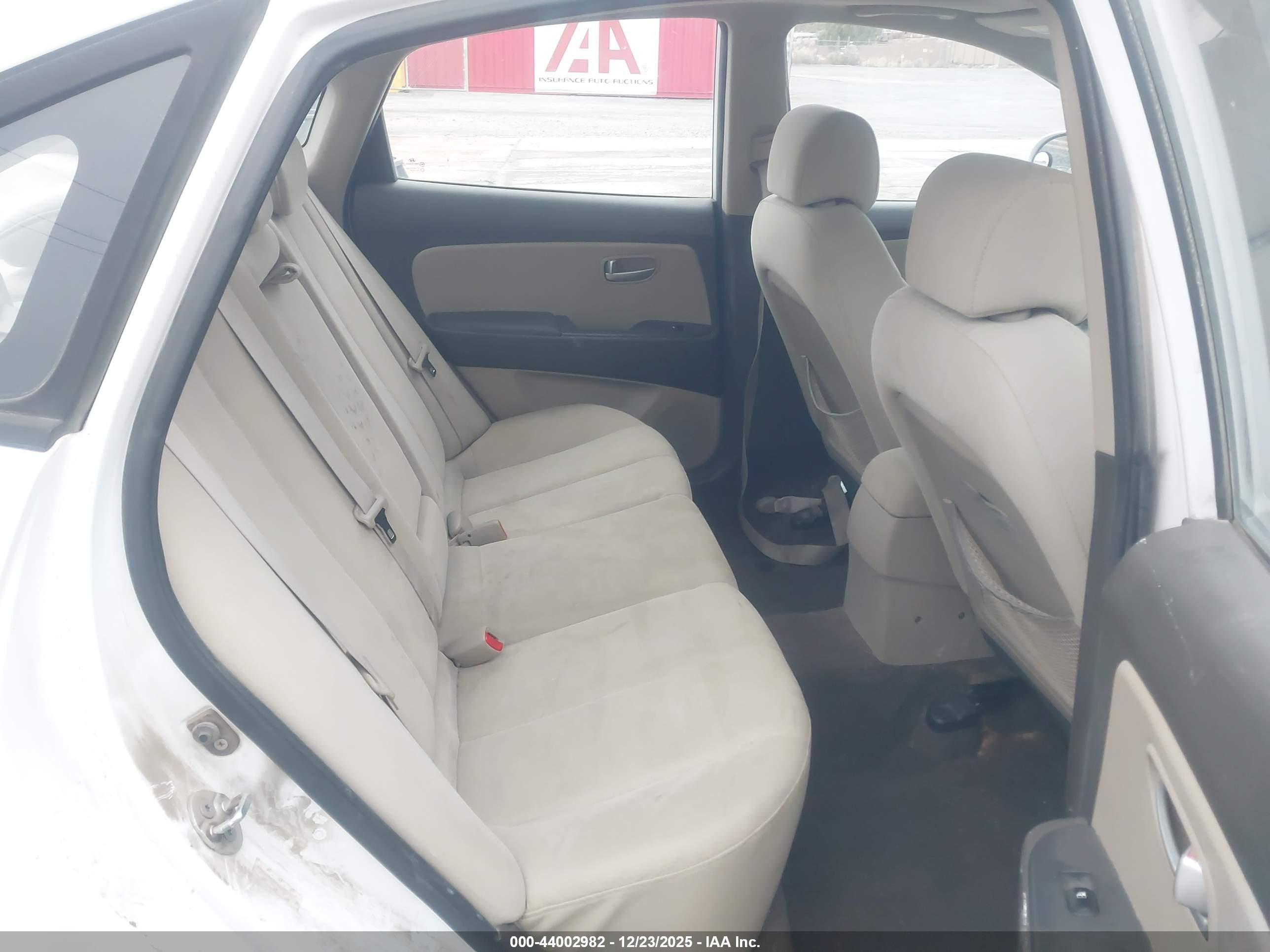HYUNDAI ELANTRA image 8