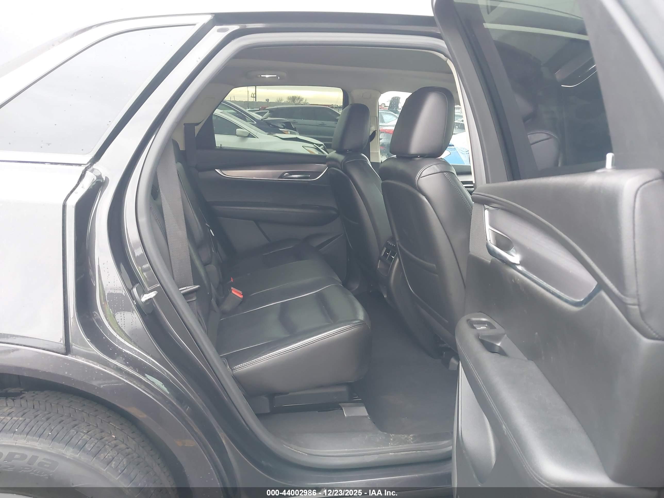 CADILLAC XT5 image 8