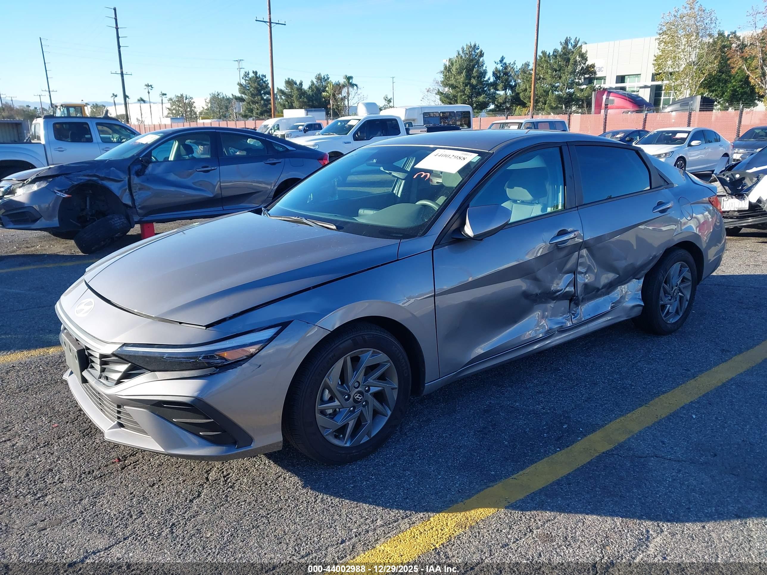 HYUNDAI ELANTRA image 2