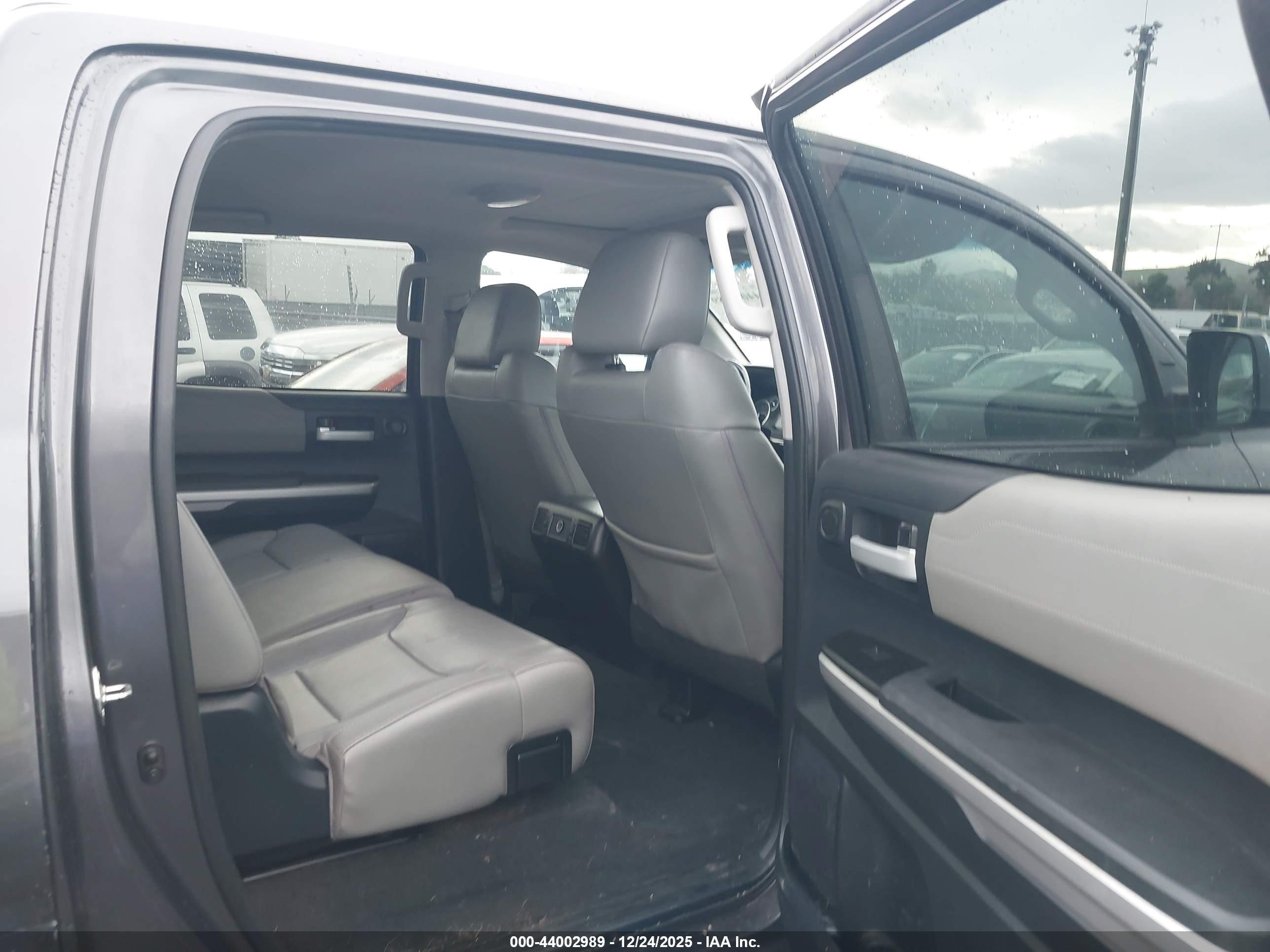 TOYOTA TUNDRA image 8