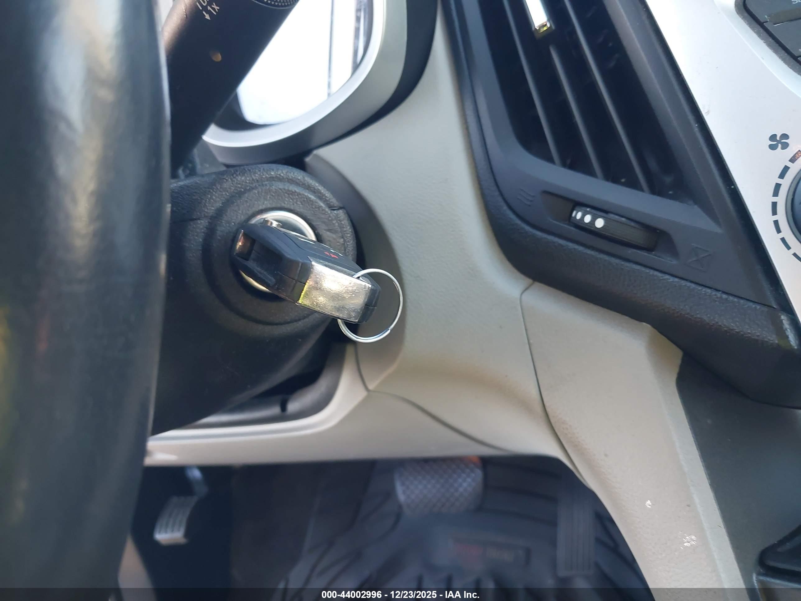 CHEVROLET EQUINOX image 11