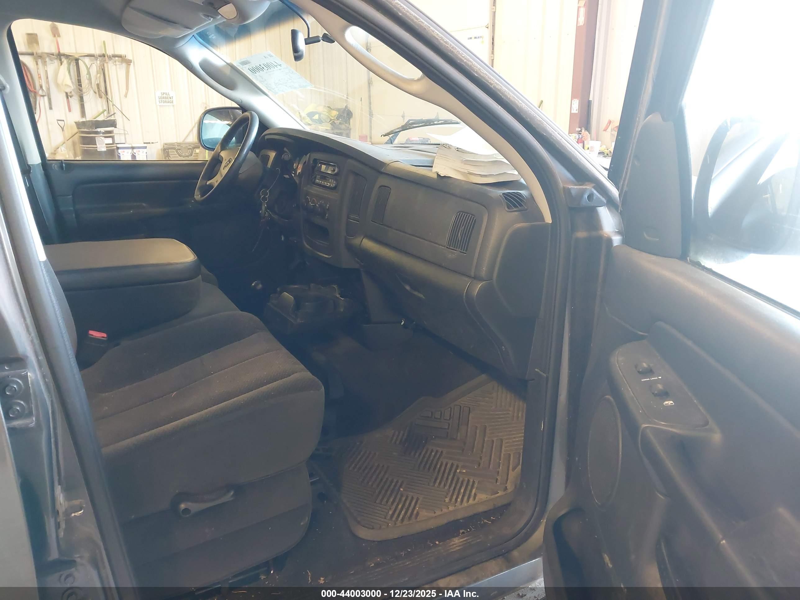 DODGE RAM image 5