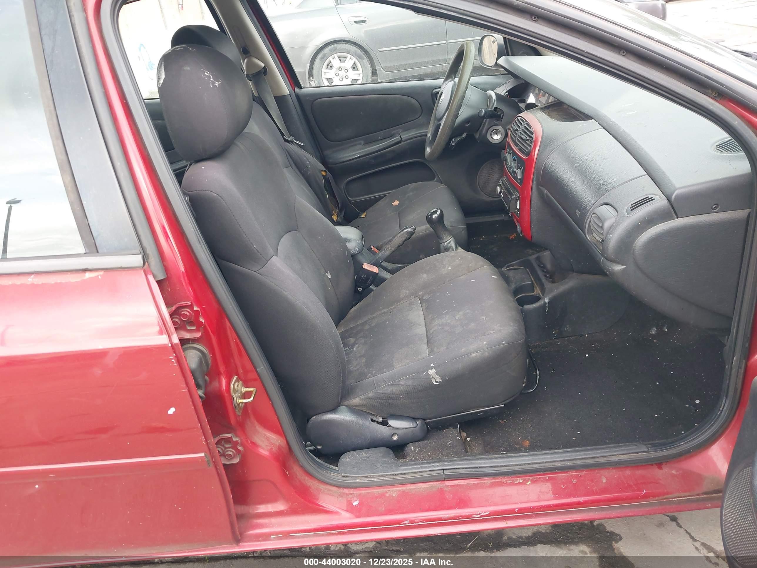 DODGE NEON image 5