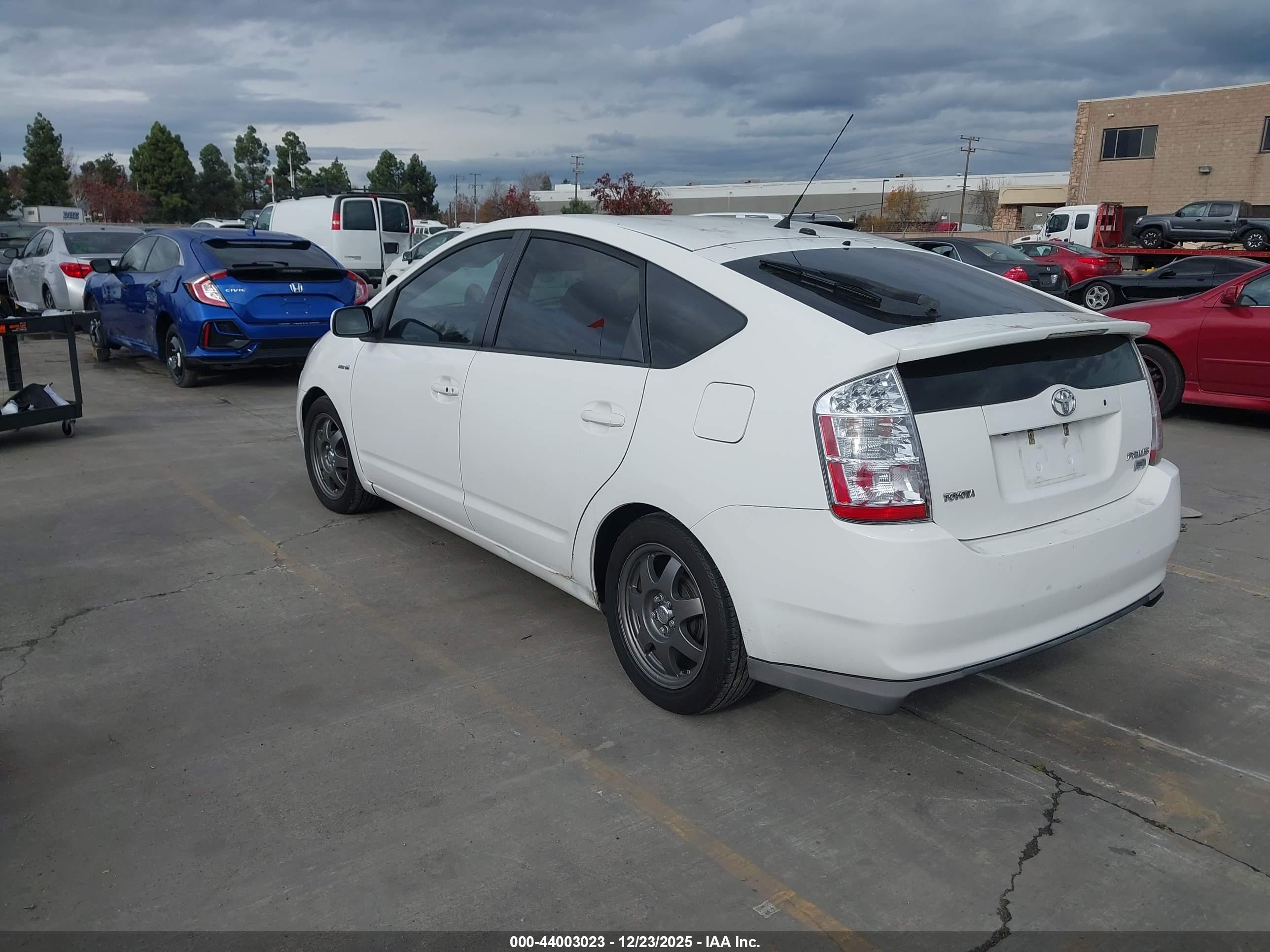 TOYOTA PRIUS image 3