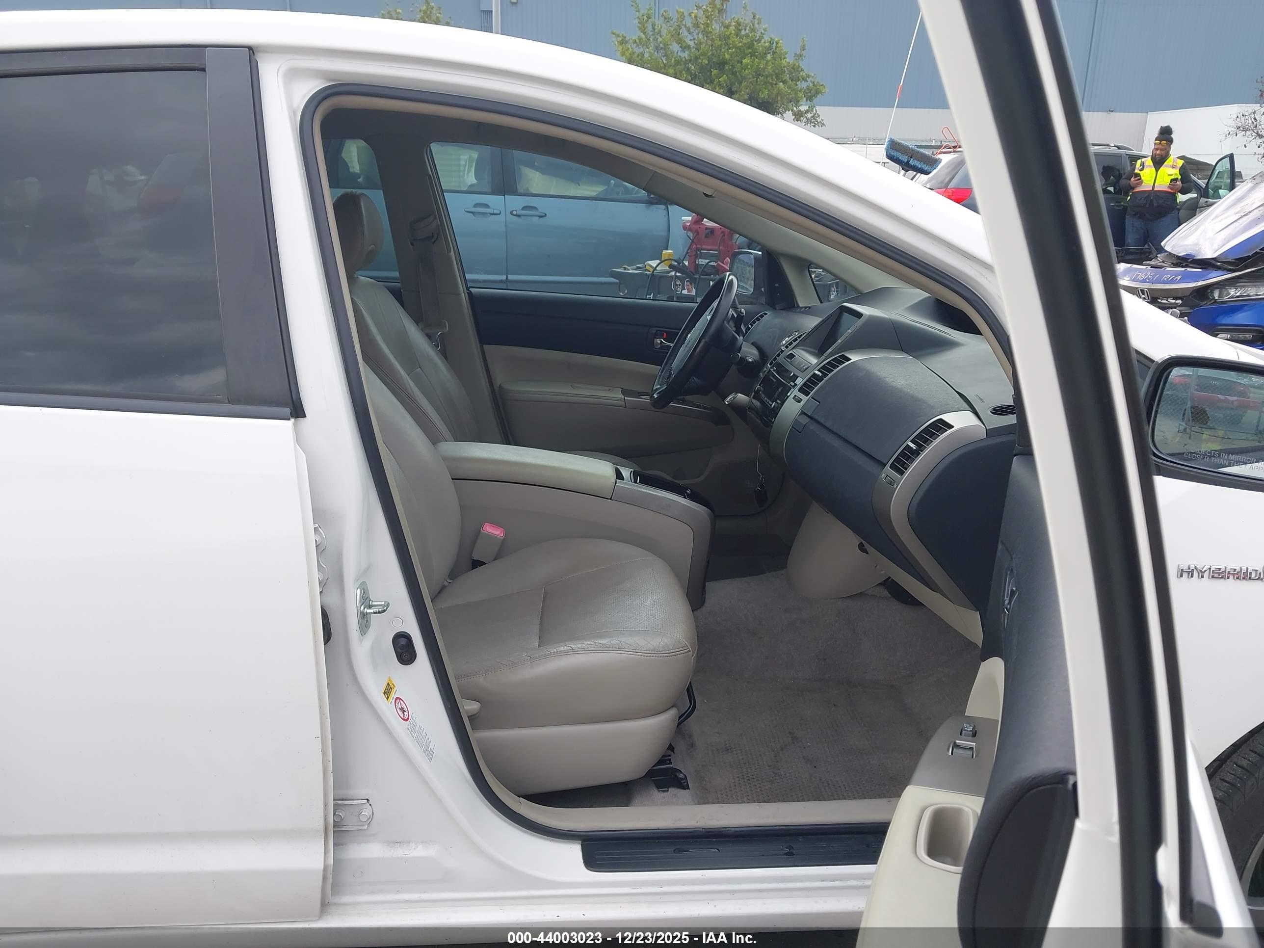 TOYOTA PRIUS image 5