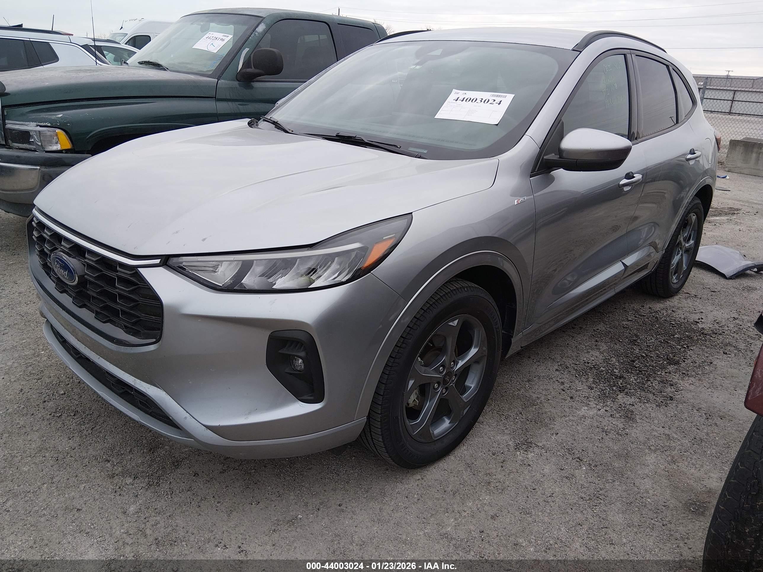 FORD ESCAPE image 2
