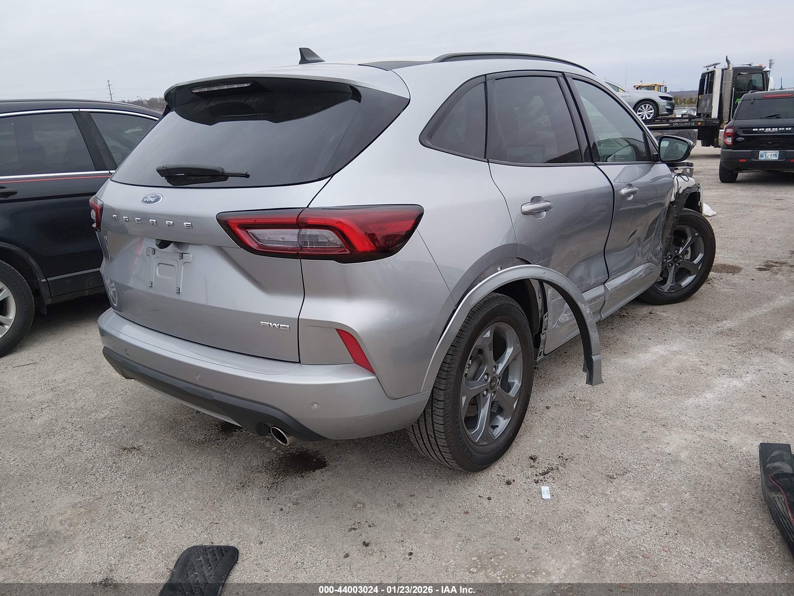 FORD ESCAPE image 4