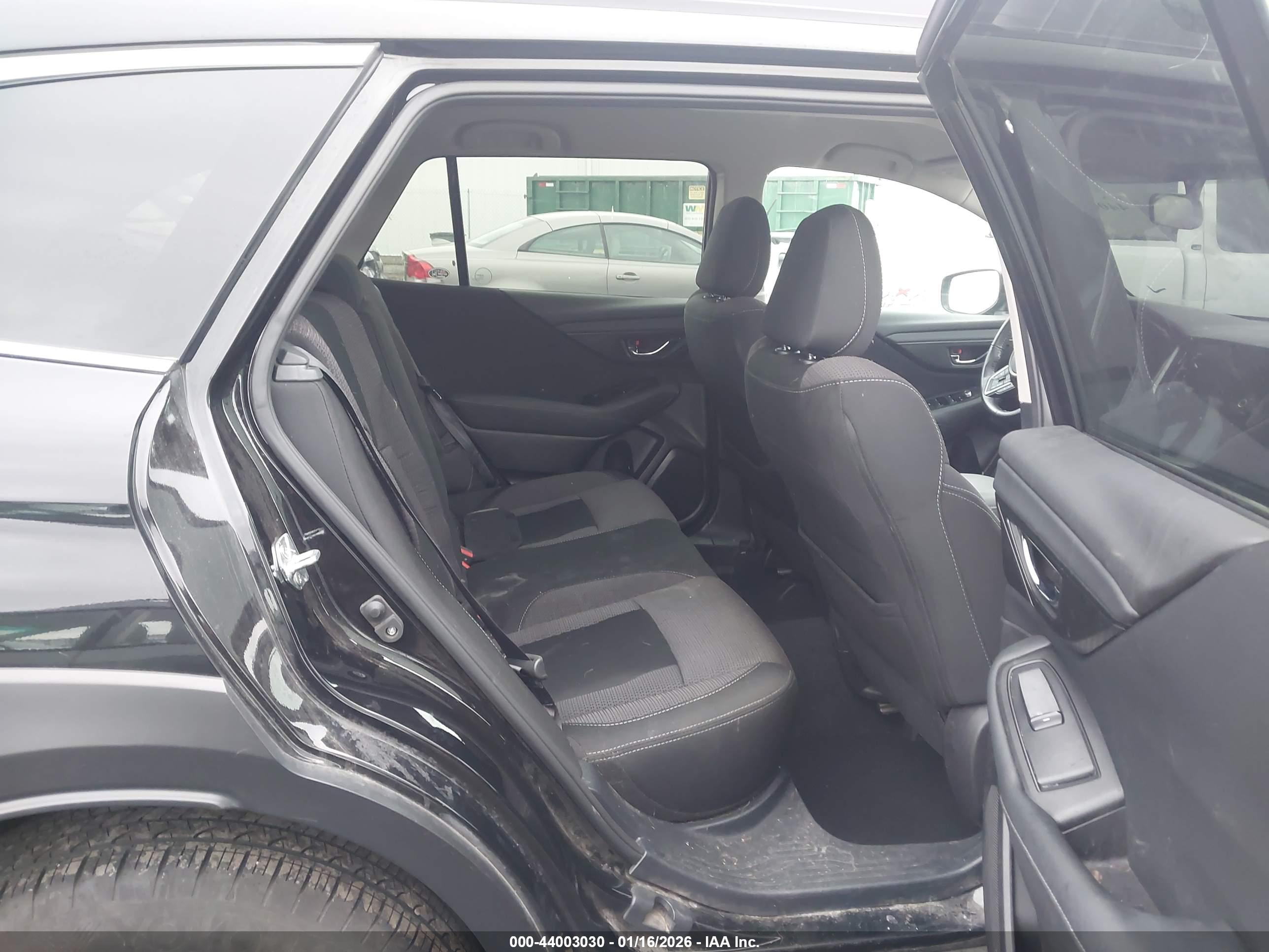 SUBARU OUTBACK image 8