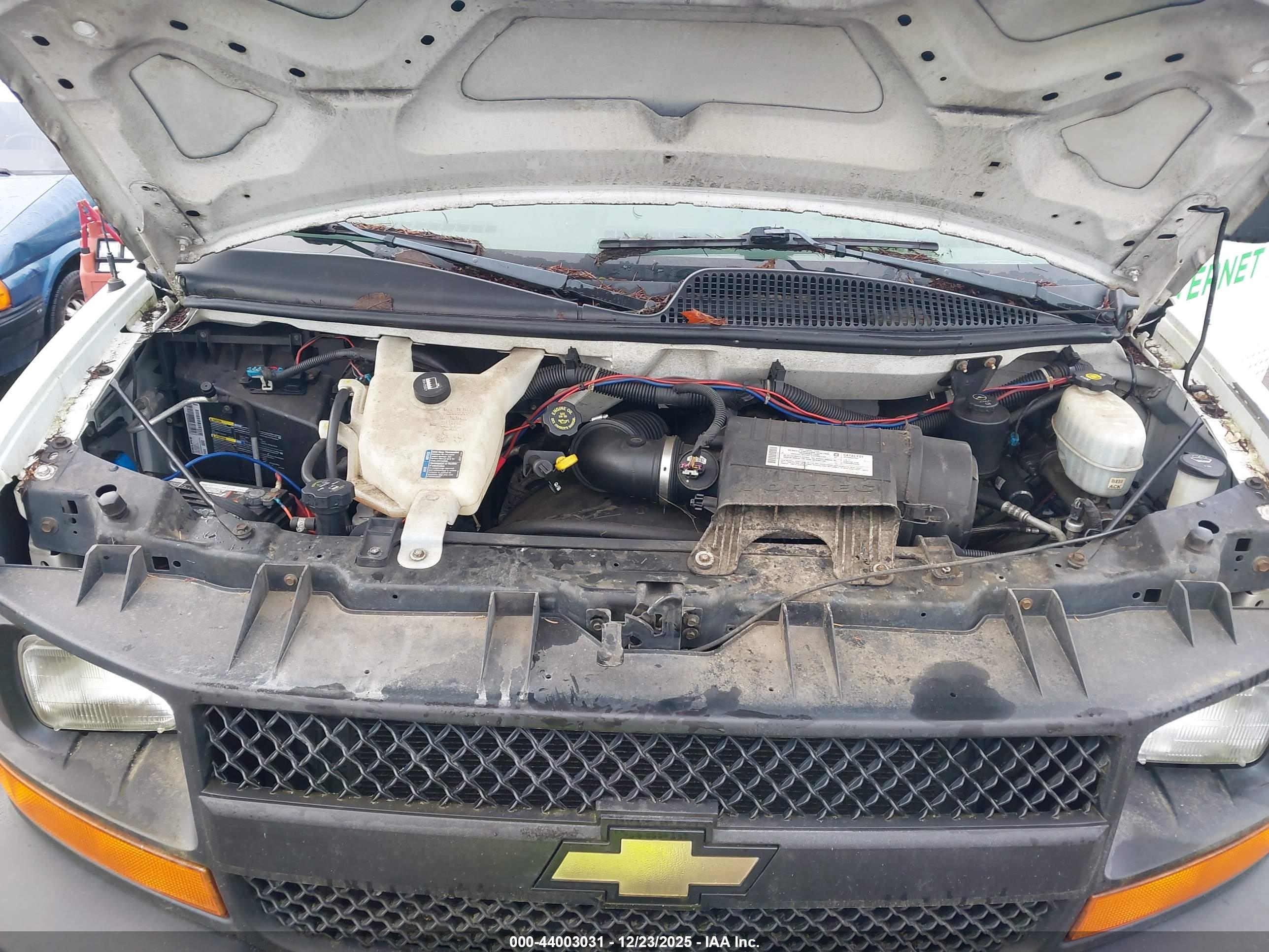 CHEVROLET EXPRESS image 10