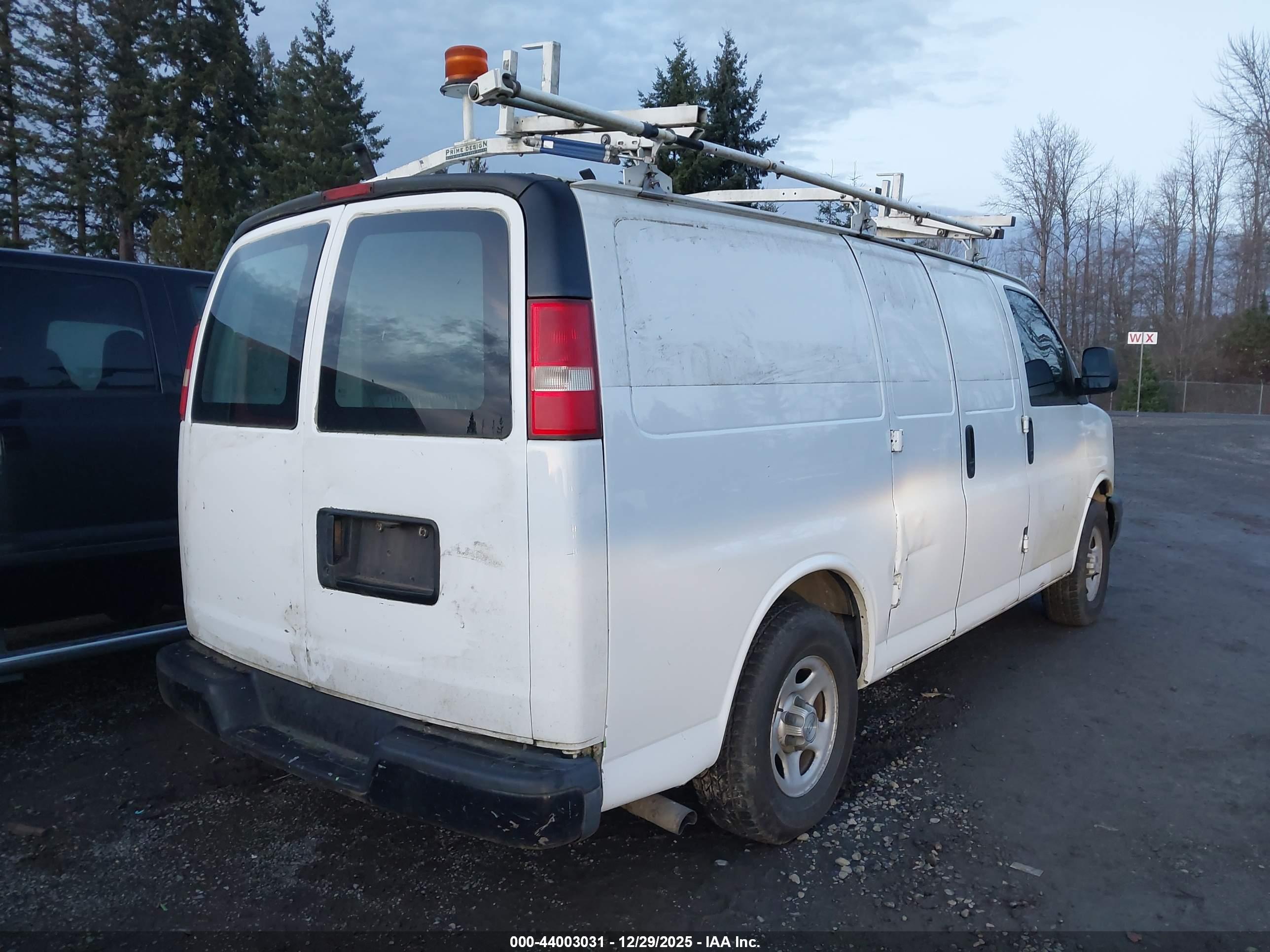 CHEVROLET EXPRESS image 4