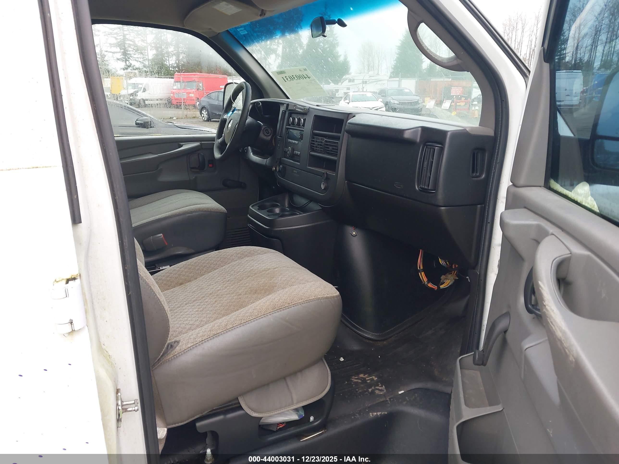CHEVROLET EXPRESS image 5