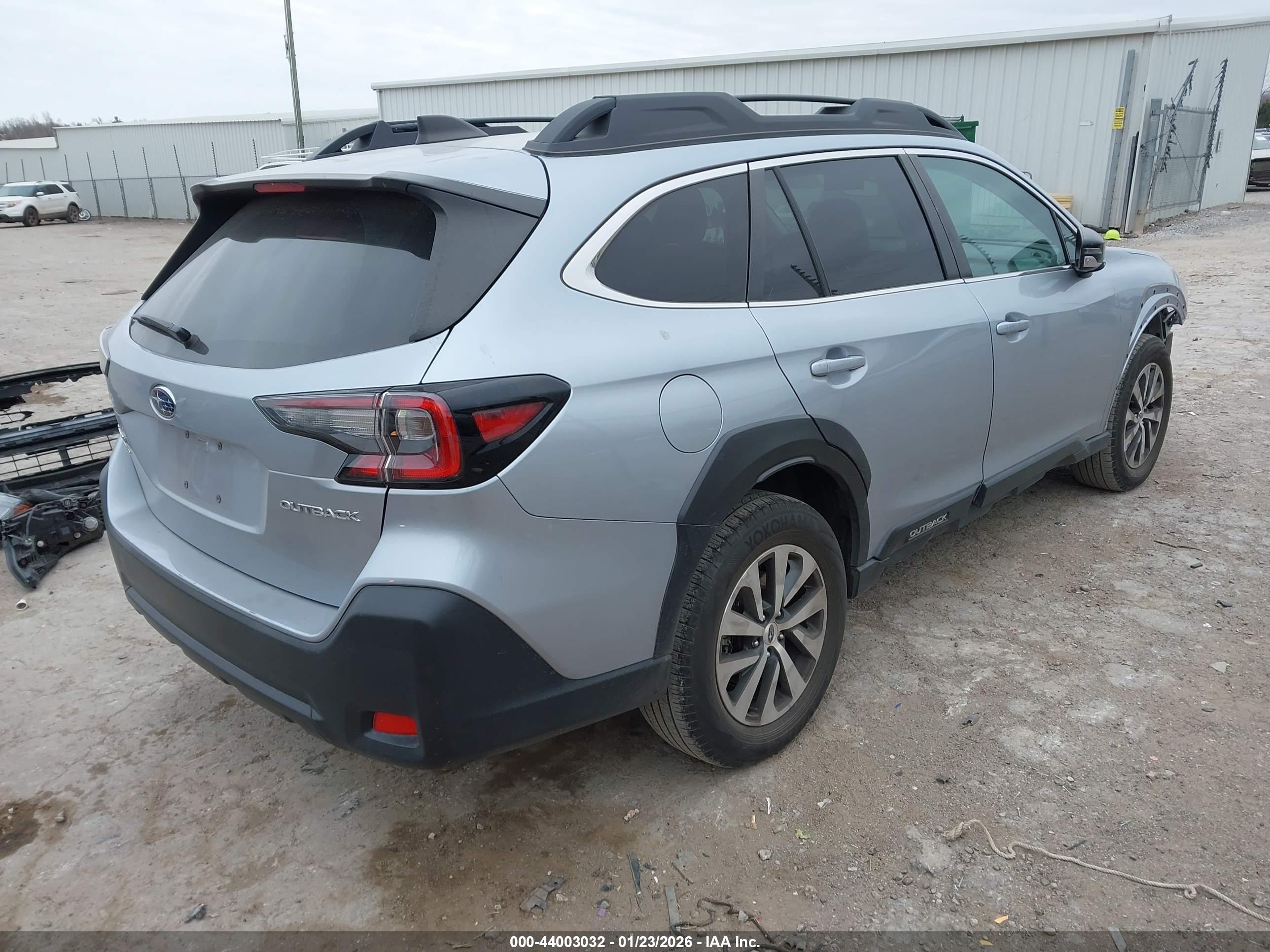 SUBARU OUTBACK image 4