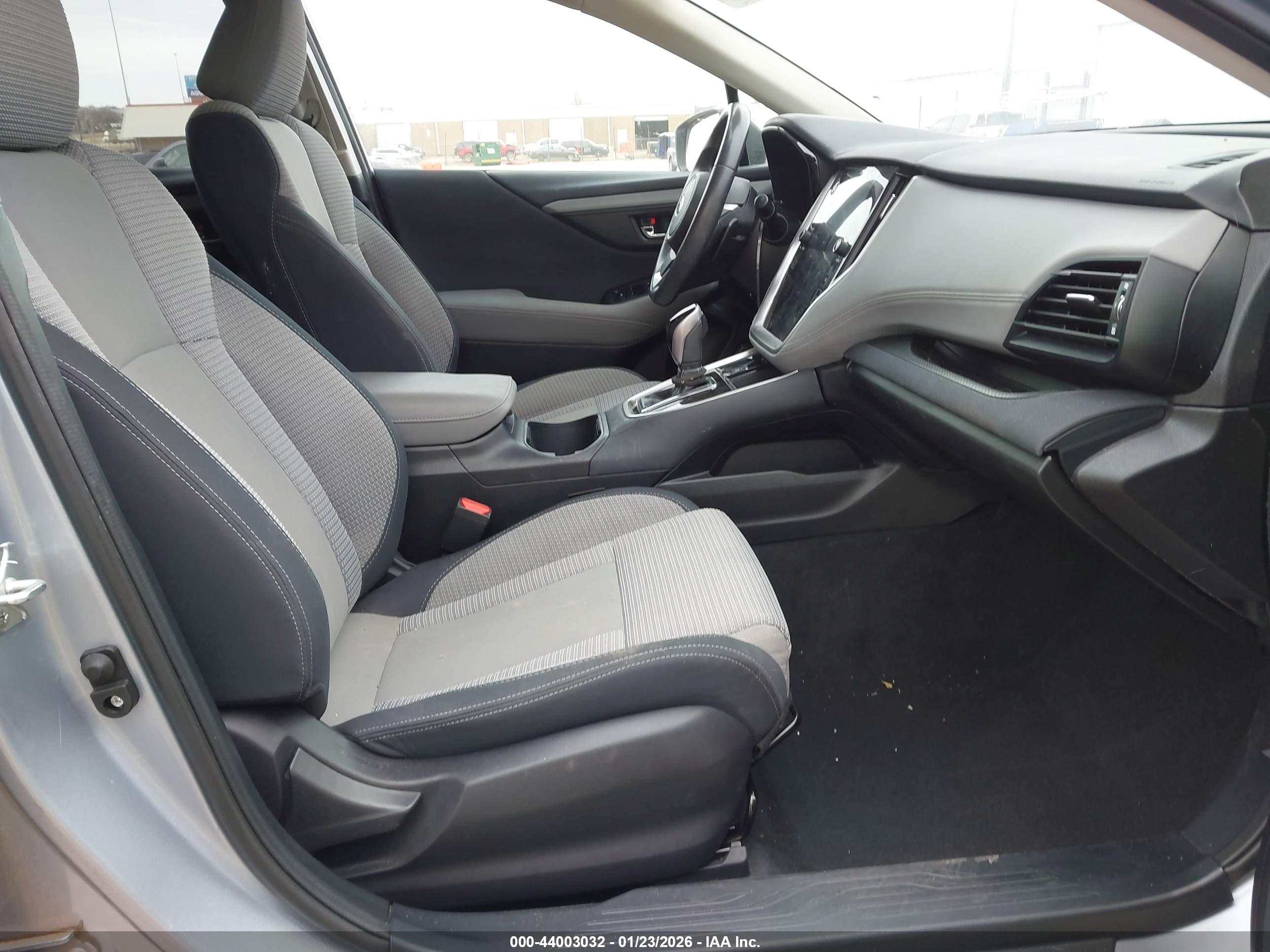 SUBARU OUTBACK image 5
